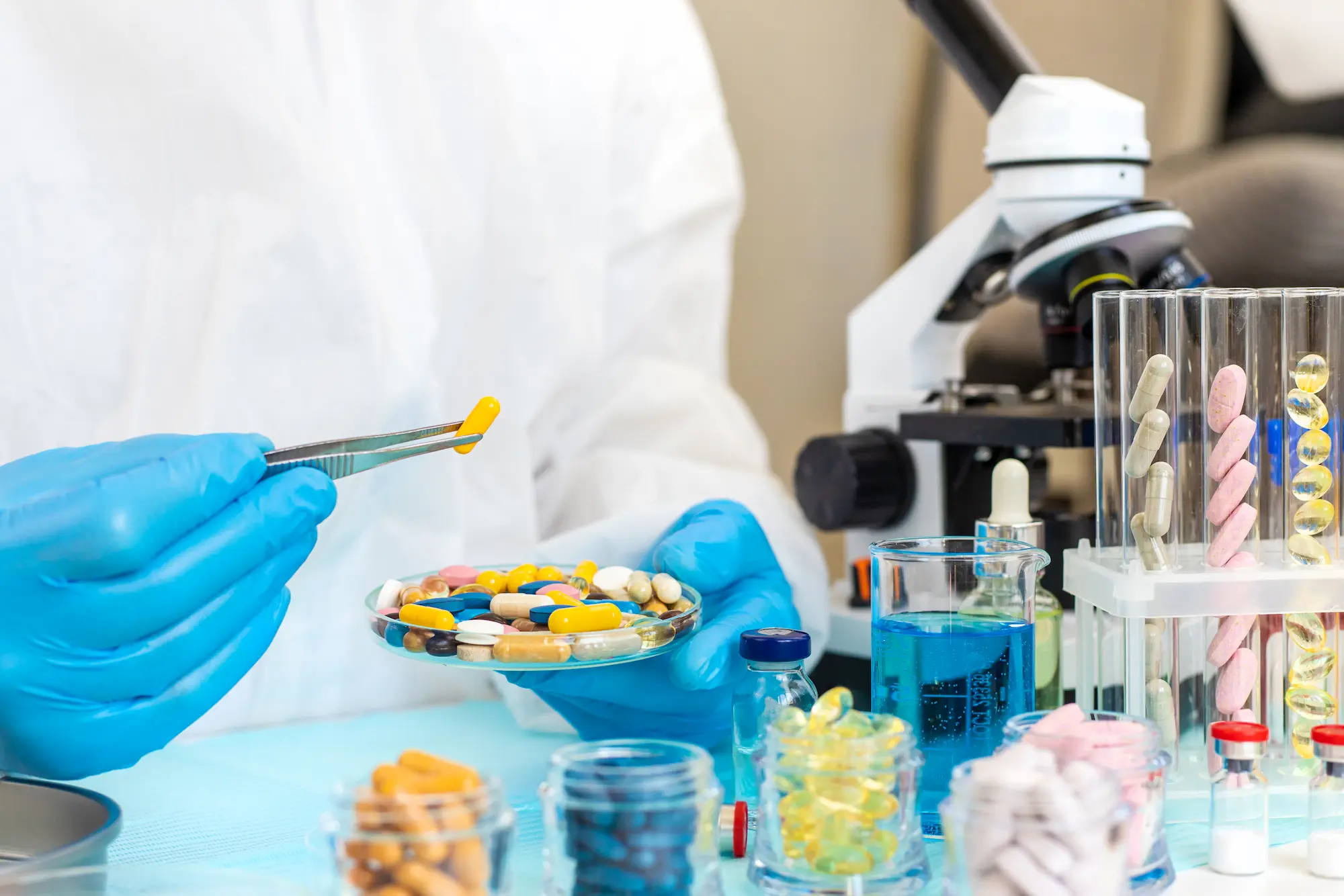 Máster Online en Industria Farmacéutica: guía 2026