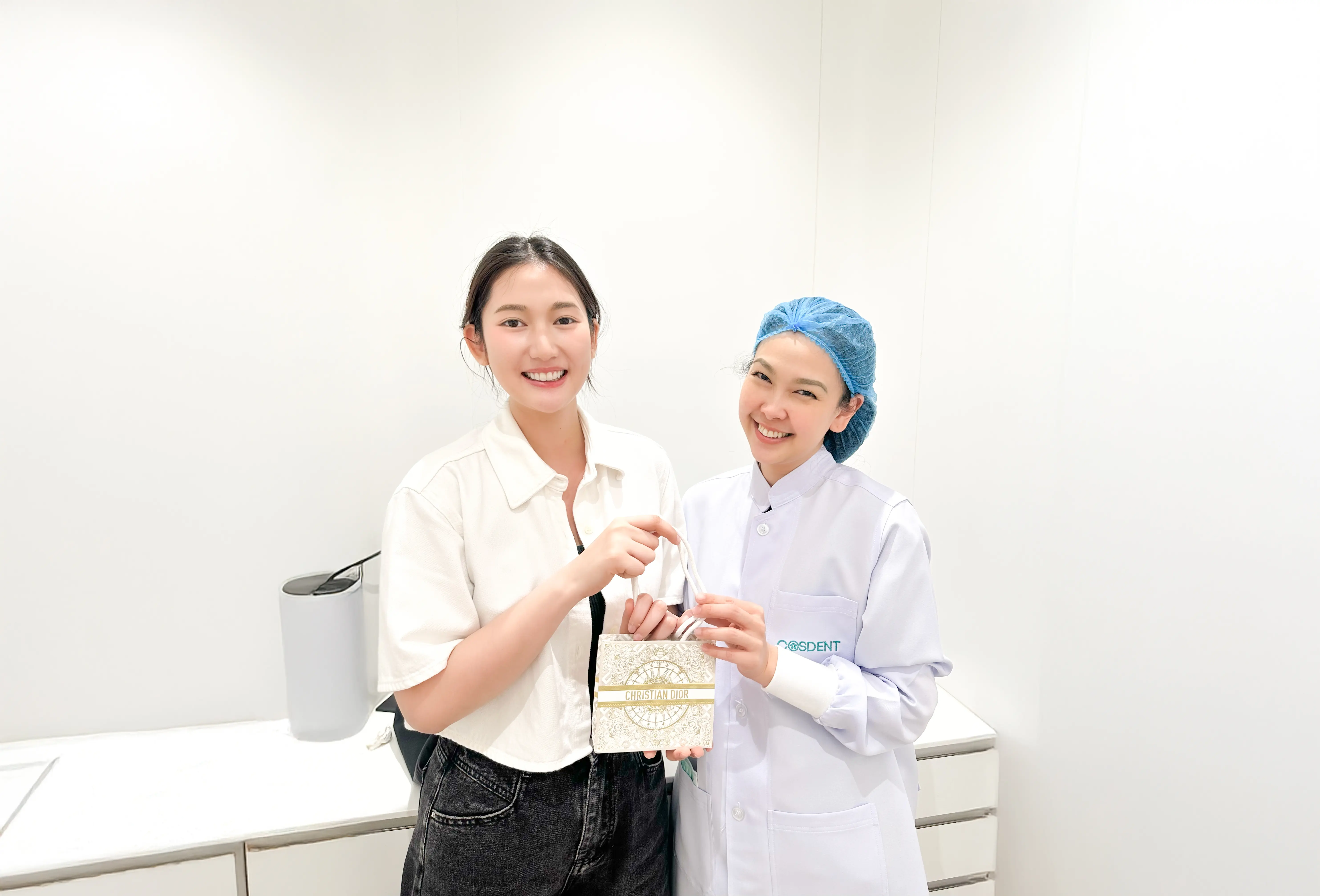เพ็ญพิมล ศศิธรรมวงศ์ (อุ้ย) รีวิวเคส หมอแจน cosdent smile design