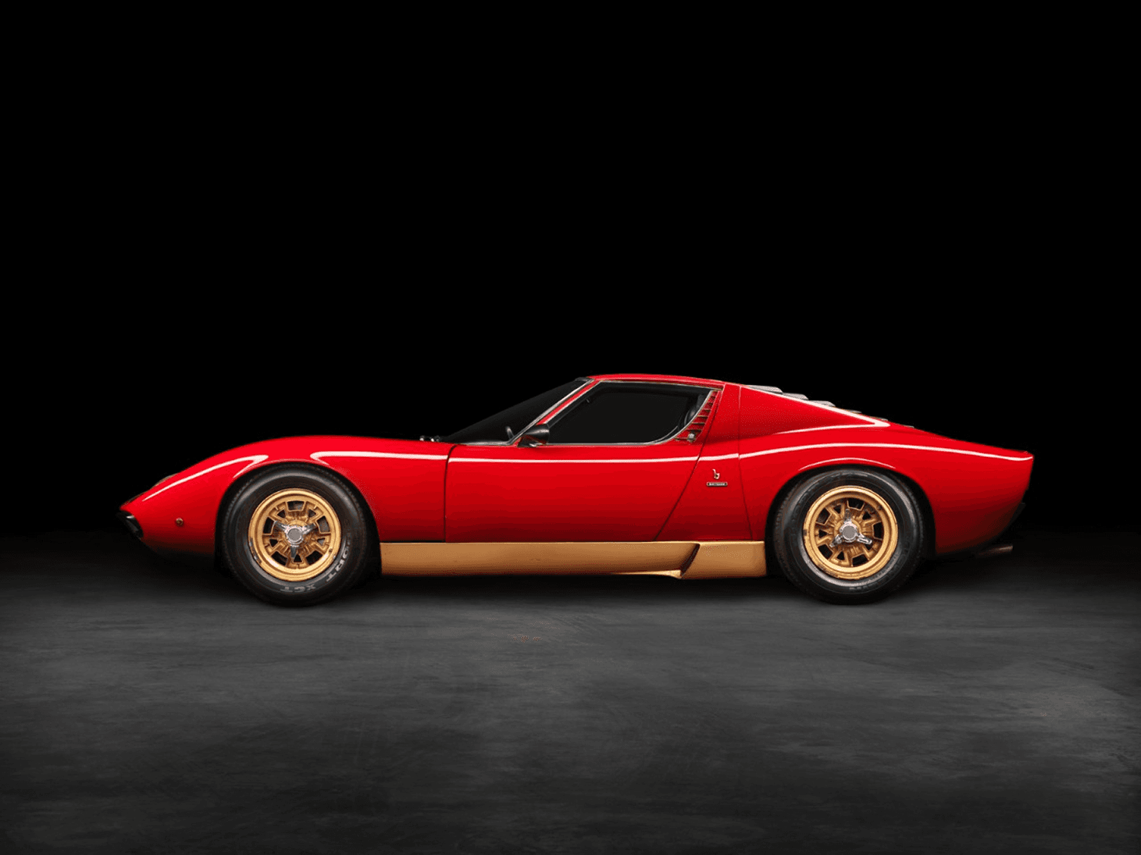 Homescreen with open bottom drawer