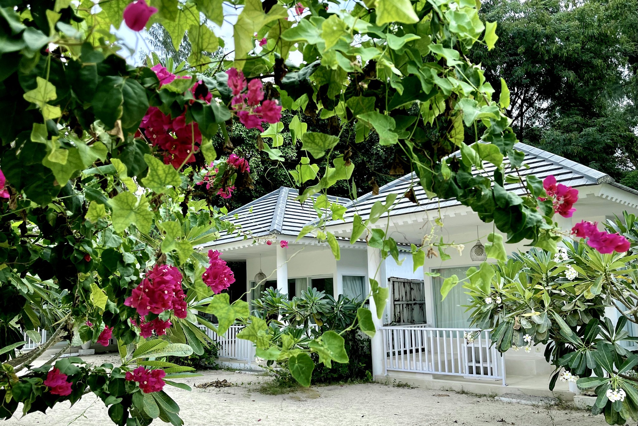 Seri Beach Bungalow Exterior