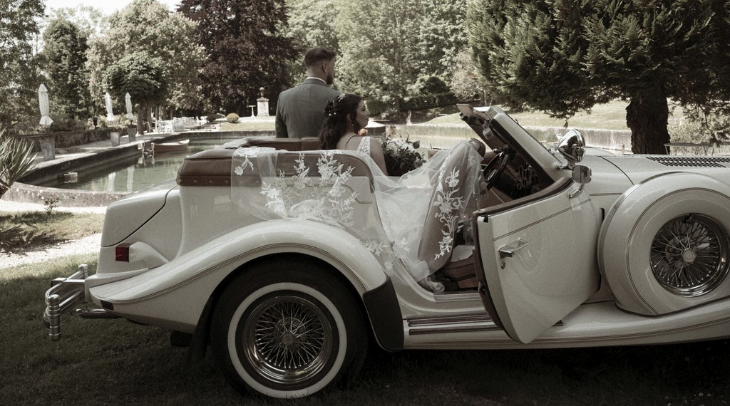 Album photo de luxe — French wedding photographer Paris — luxury wedding book France — Maison Elion — relique photographique rare — fragment intemporel — rituel artistique — photographe mariage haut de gamme — Seine-et-Marne 77 — album mariage bespoke sur mesure — timeless photography France — image symbolique — luxury French wedding photography