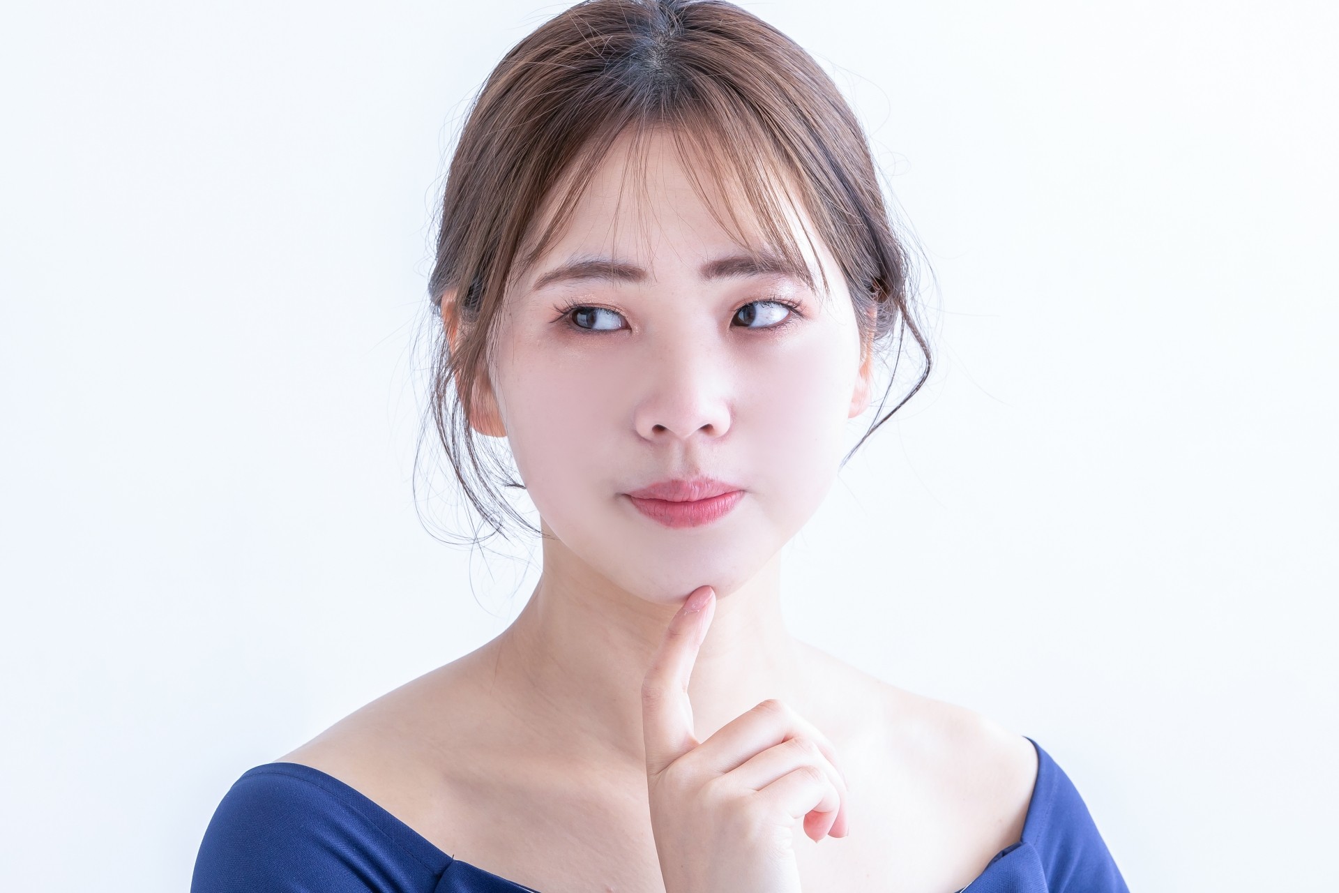 女性ホルモンの低下に不安を覚える女性｜鈴木紗理奈「女性ホルモンが1ミリもない」報道