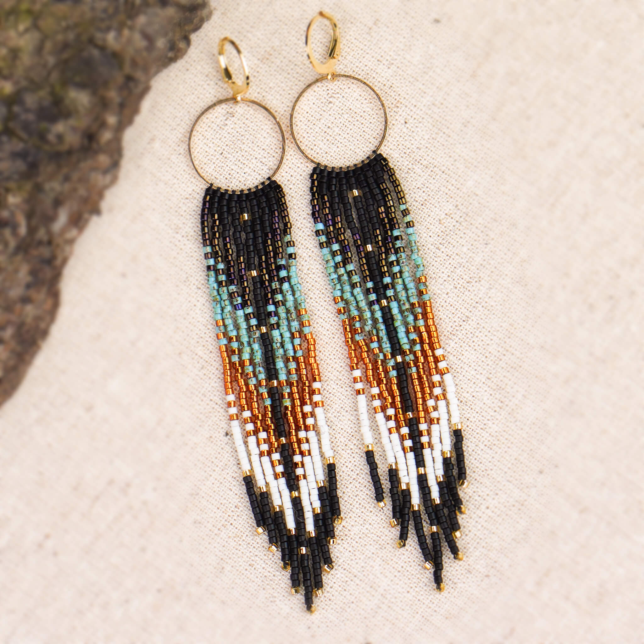 Ręcznie robione kolczyki etno w kolorach turkus, miedź, czerń i krem