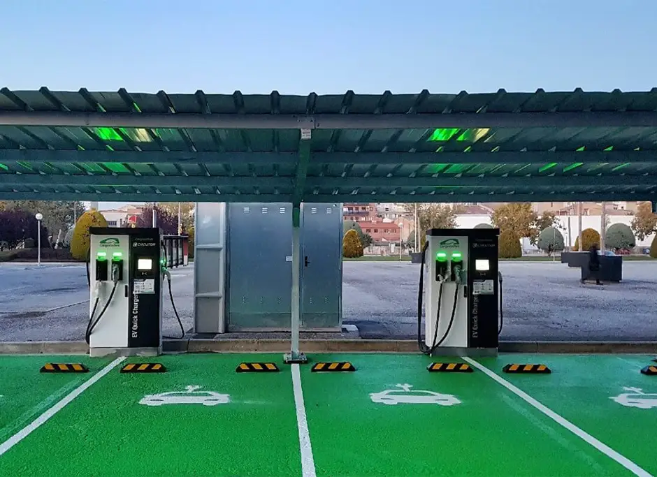 puestos con techo para carga de coches electricos