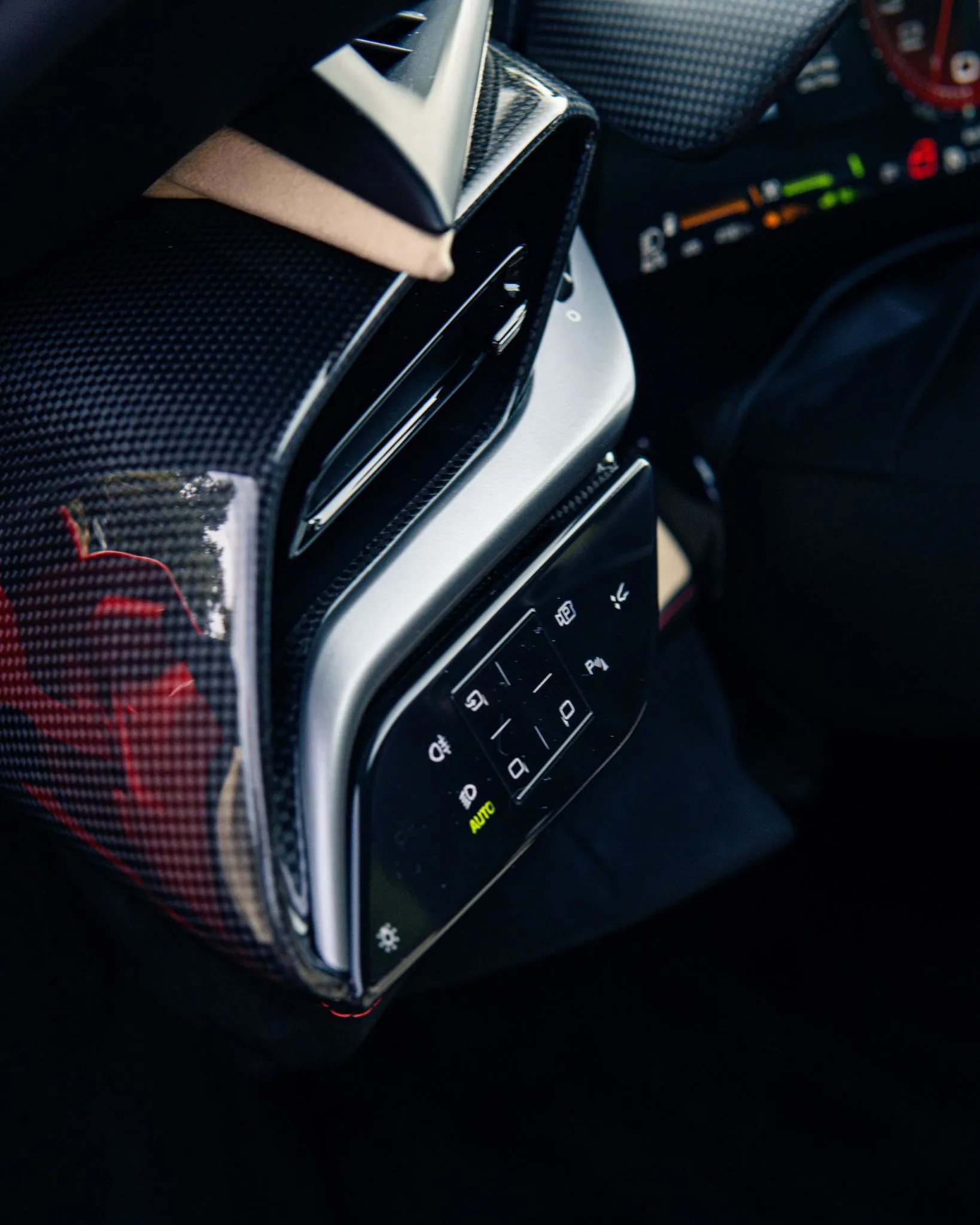 Detalle consola interior ferrari sf90