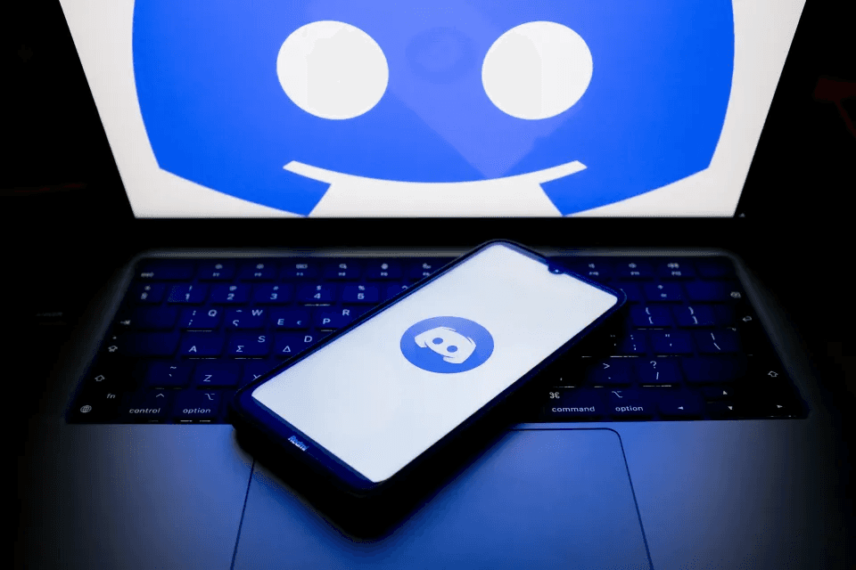 Discord Phone Laptop