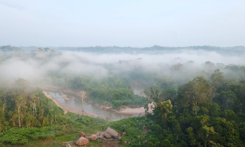 Foto da floresta amazônica em uma aldeia Huni Kuin