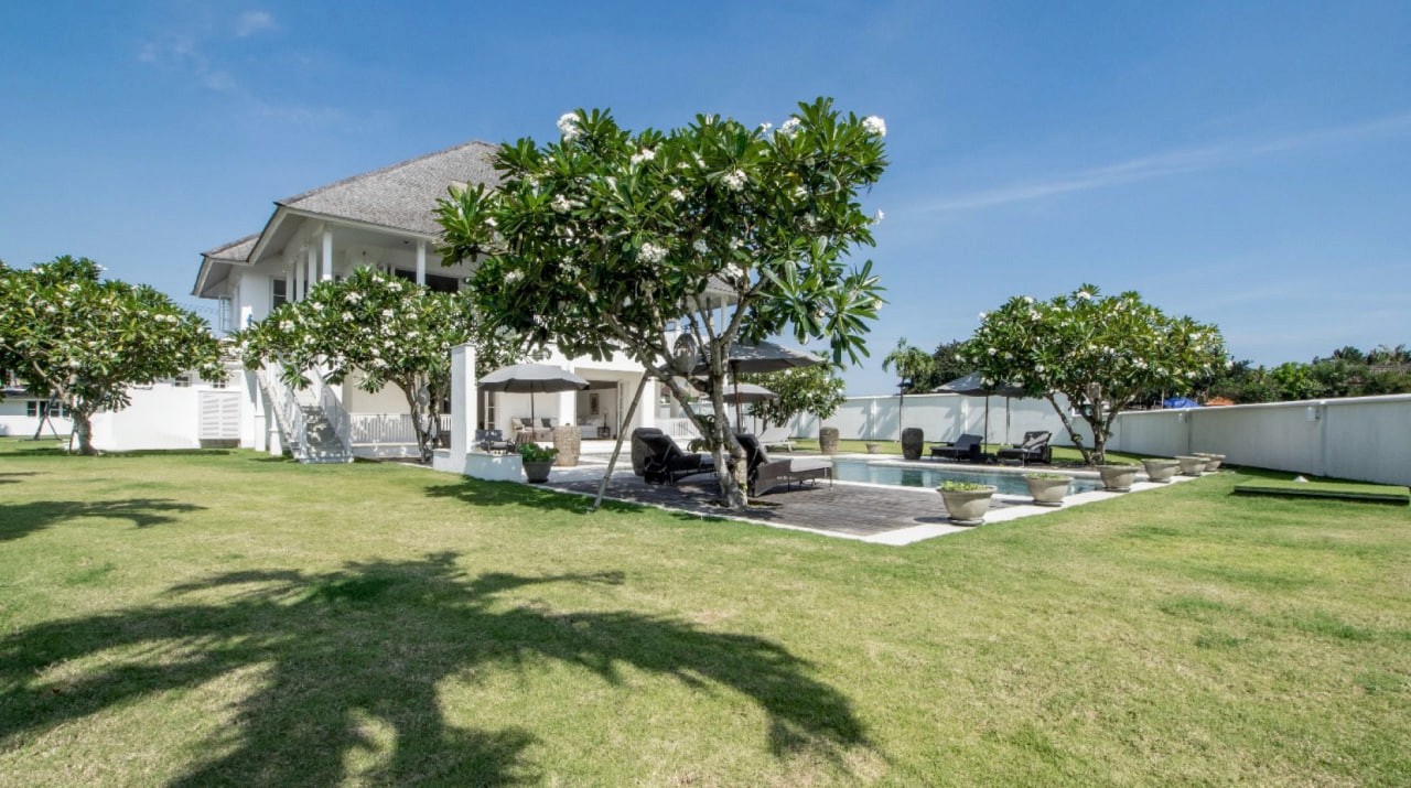 6-bedroom villa 100 meters from Echo Beach in Canggu, first line