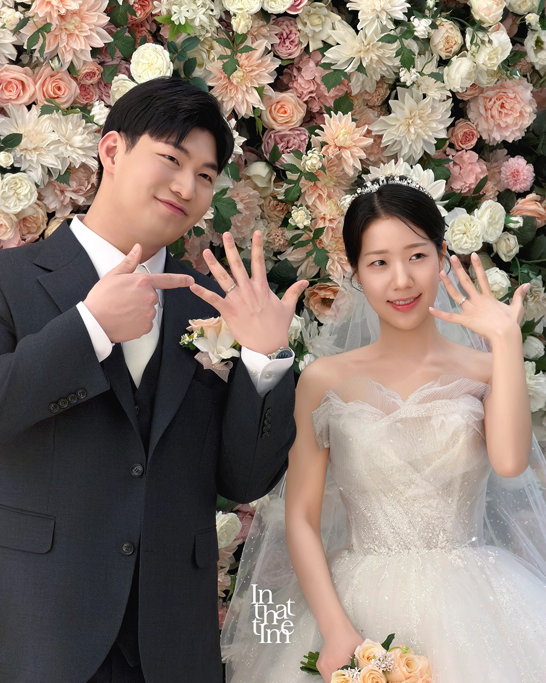 부천 라비에벨 아이폰스냅 후기 | 인댓타임이 기록한 꽃밭 속의 찬란한 웨딩