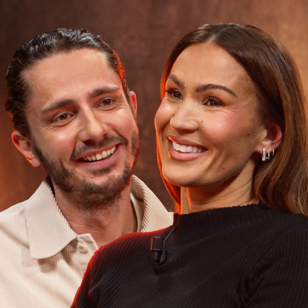 Miniature Podcast/Vidéo réalisée par Nux-Studio pour le média Legend, mettant en scène Guillaume Pley (à gauche, chemise en velours côtelé de couleur claire, souriant) interviewant la chanteuse Vitaa (à droite, portant un haut noir et des boucles d'oreilles, affichant un grand sourire). Les deux sujets sont photographiés en gros plan, avec un éclairage chaleureux et des tons orangés et marrons en arrière-plan. Ce visuel convivial est conçu pour la création de miniatures YouTube (thumbnails) à fort engagement pour des interviews de célébrités et de personnalités du milieu musical