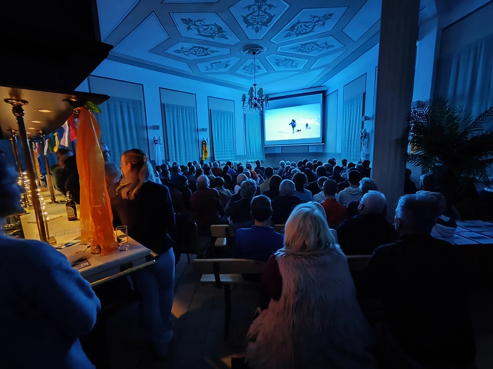 Vortrag beim Urlaubskino im ballsaal Leipzig