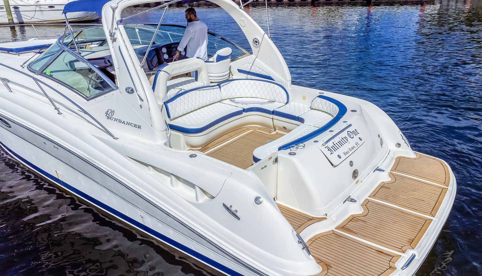 Spacious deck of the SeaRay SunDancer 50' Yacht in Miami, perfect for parties