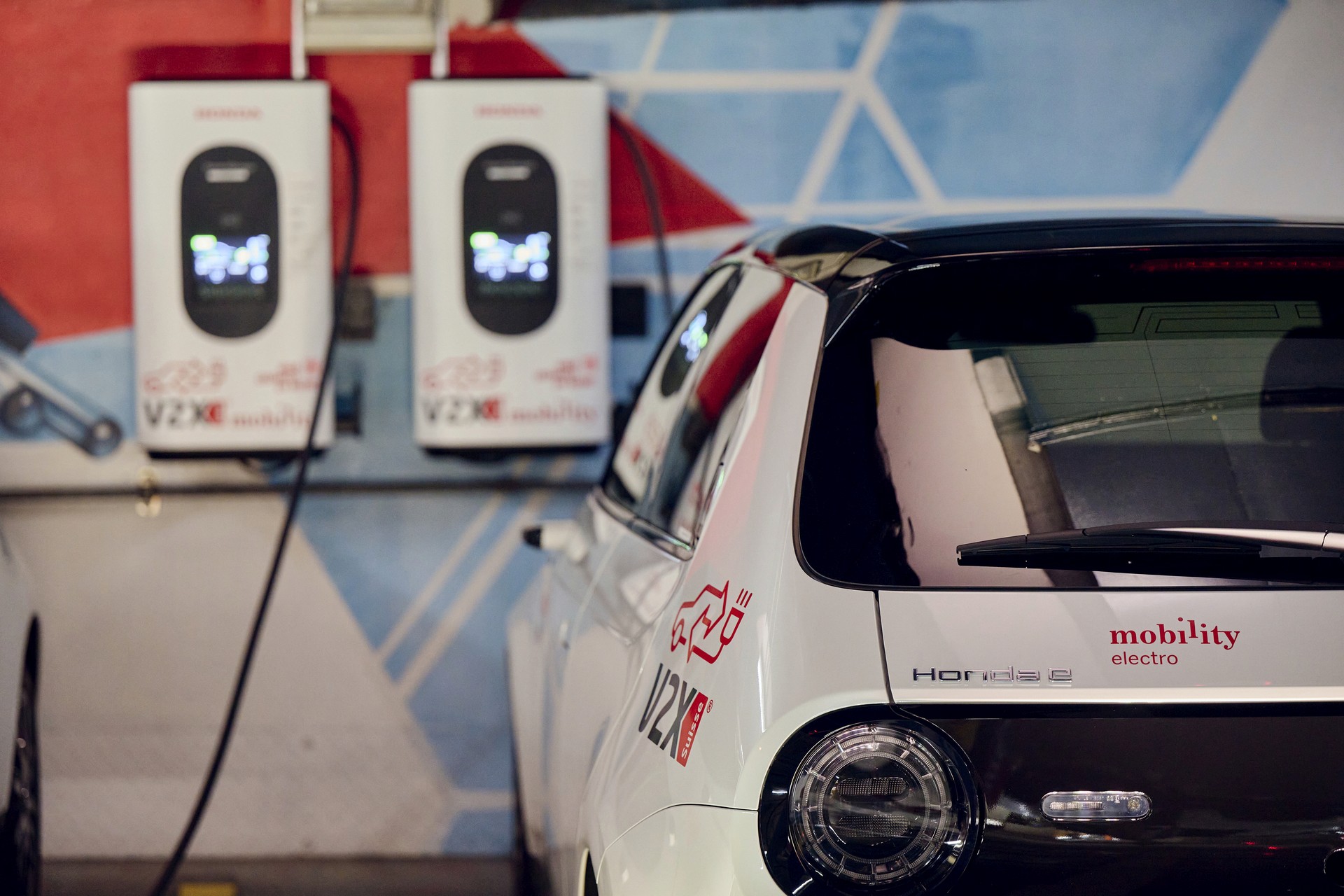 Electric vehicle charging at a V2X Mobility charging station in Switzerland, illustrating the development of electromobility and charging infrastructure. Ideal for companies and environmentally conscious drivers interested in electric vehicles