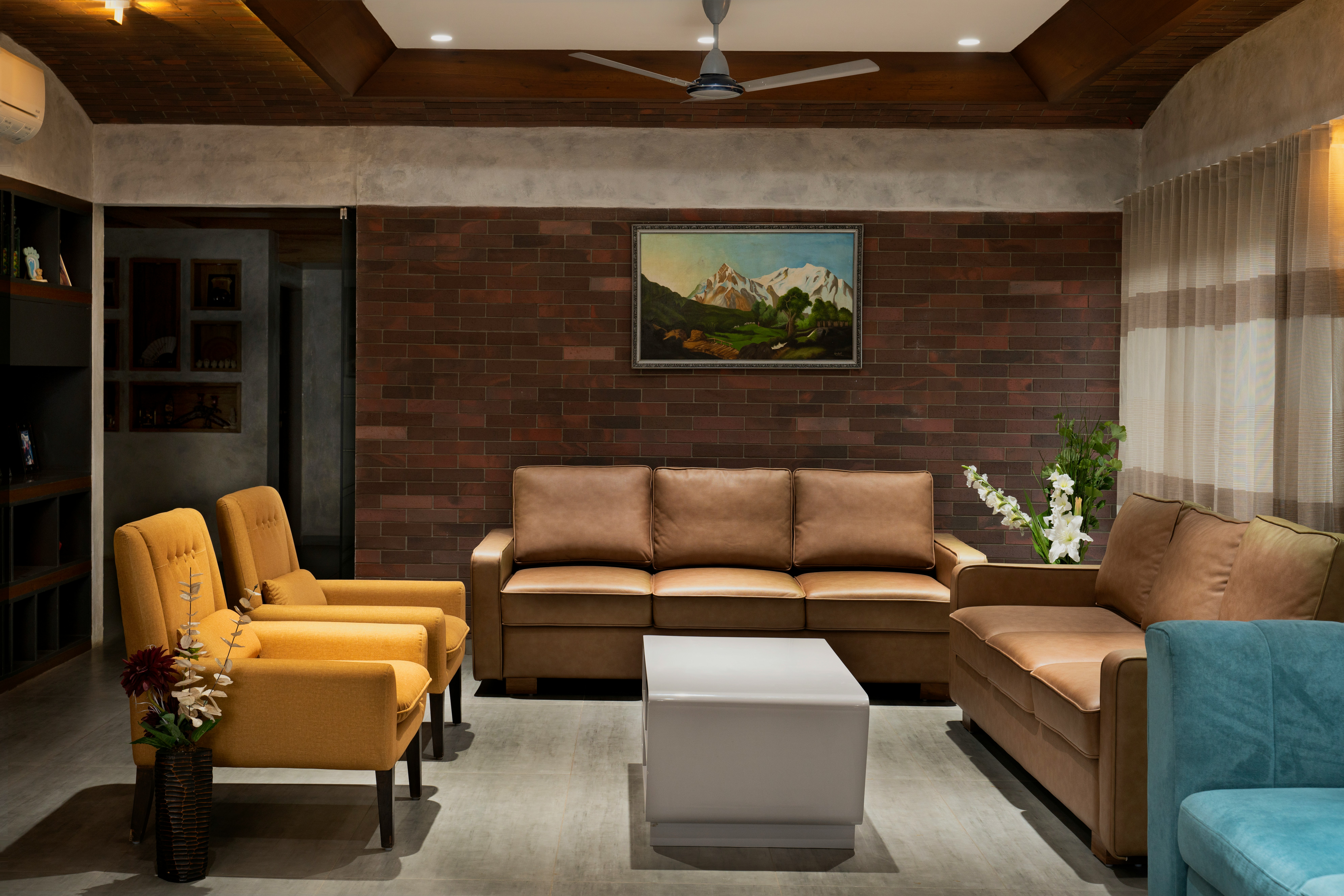 Cozy living room with beautiful furniture and décor.