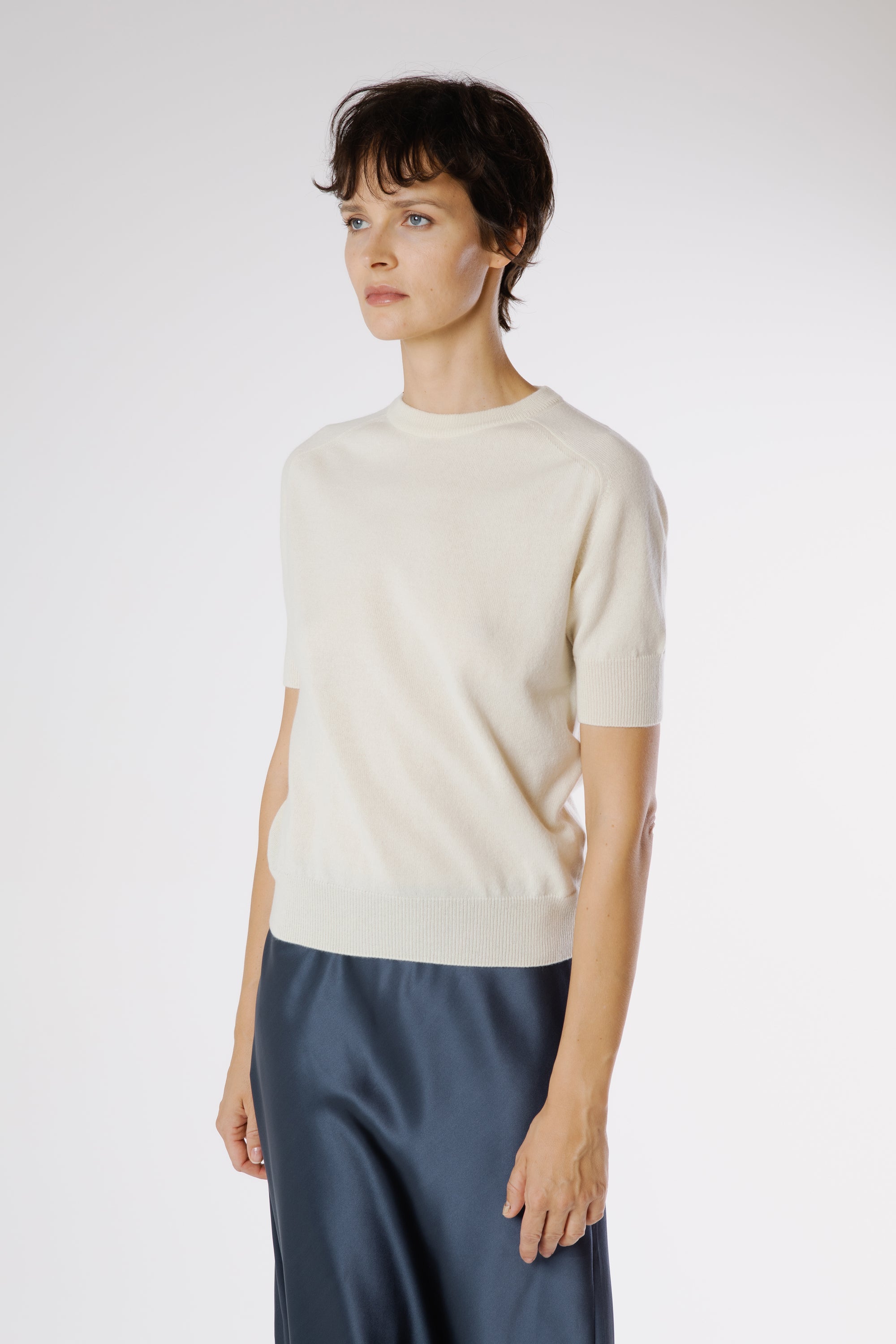 Side profile of the Magda Cashmere Pullover Lapponia revealing its flattering fit and soft, lightweight drape.
