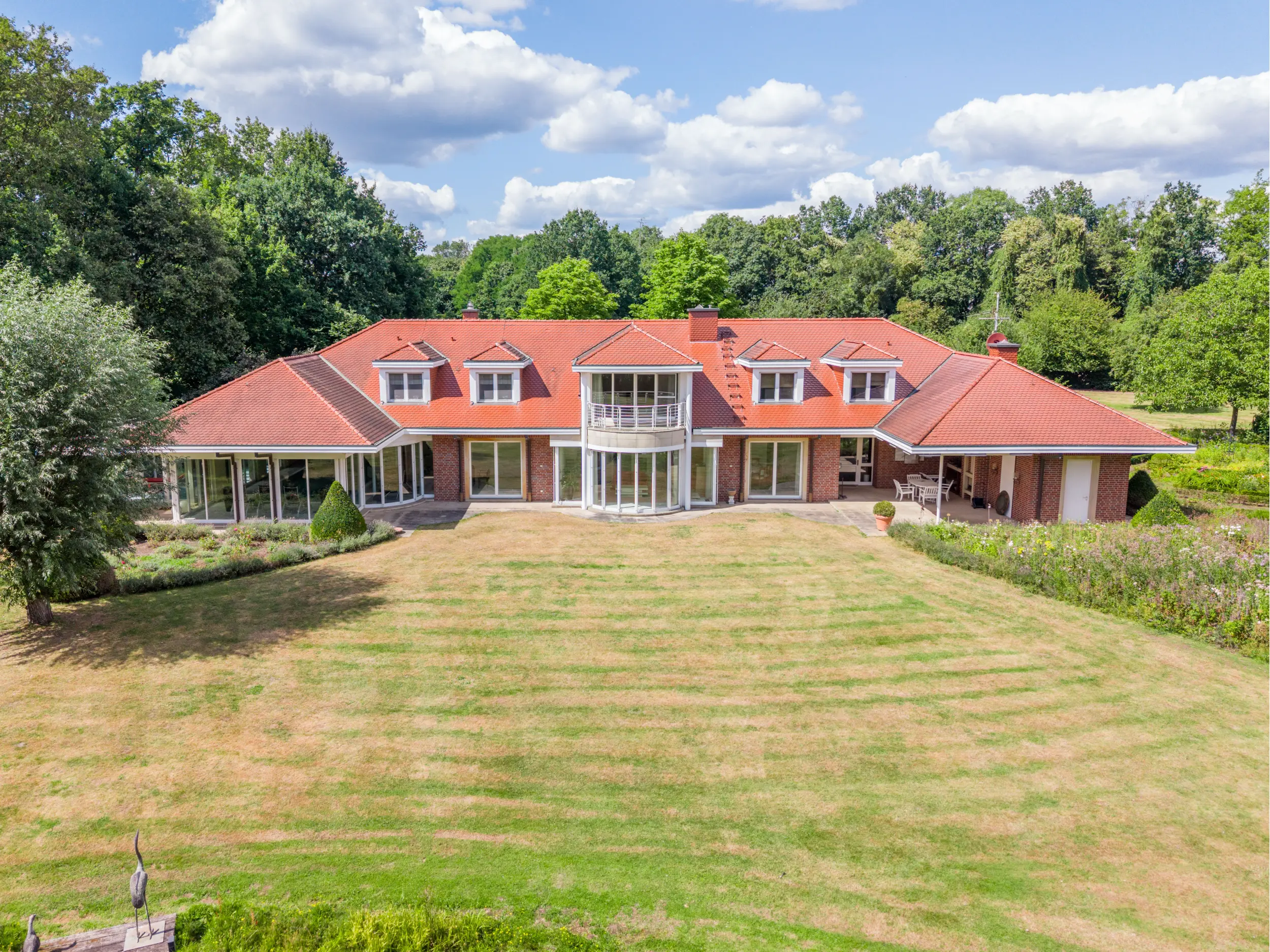 Luftaufnahme Elegante Villa mit Indoor-Pool auf ca. 5491 m² Grundstück in Gronau