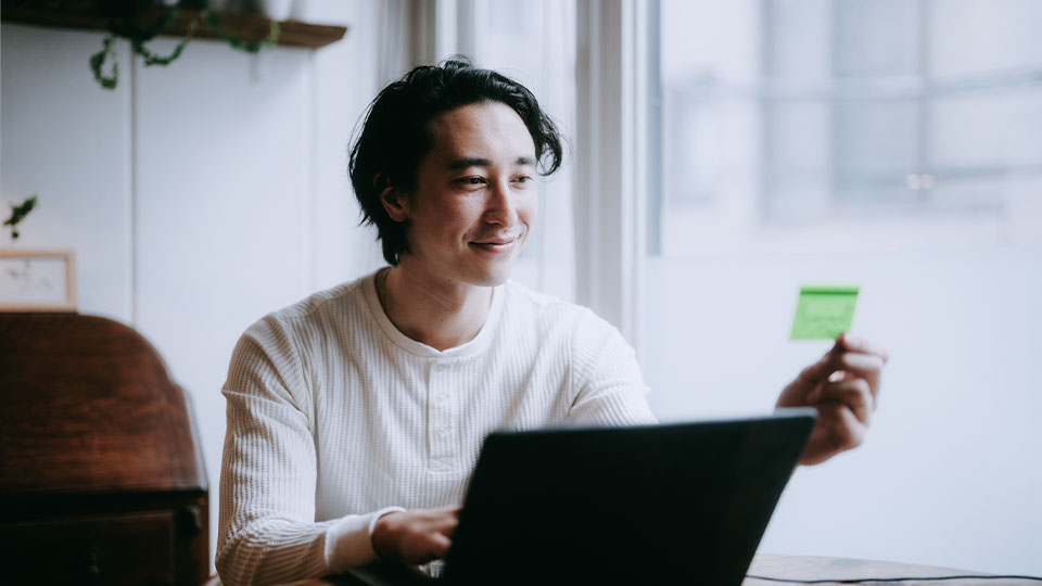 Seller reviewing TikTok Shop analytics dashboard to optimize product cards and increase early sales performance.