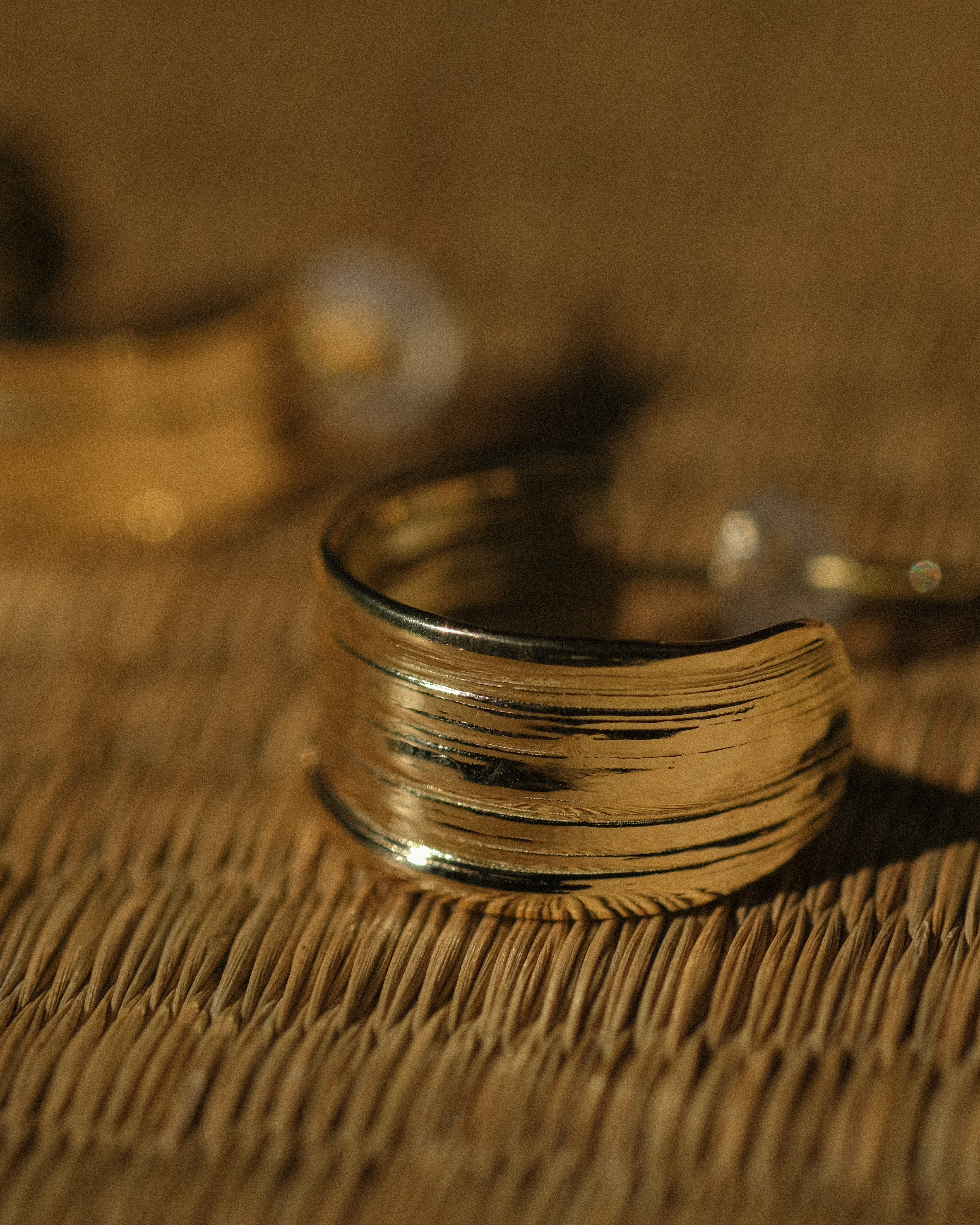 Macro photo of mitsuro hikime 18 karat gold hoop earrings