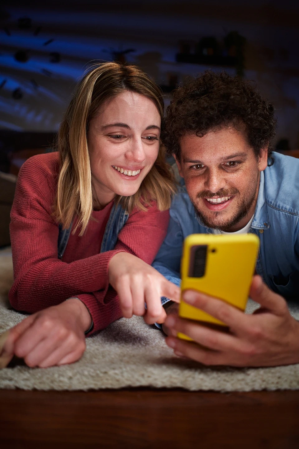 couple on mobile playing game