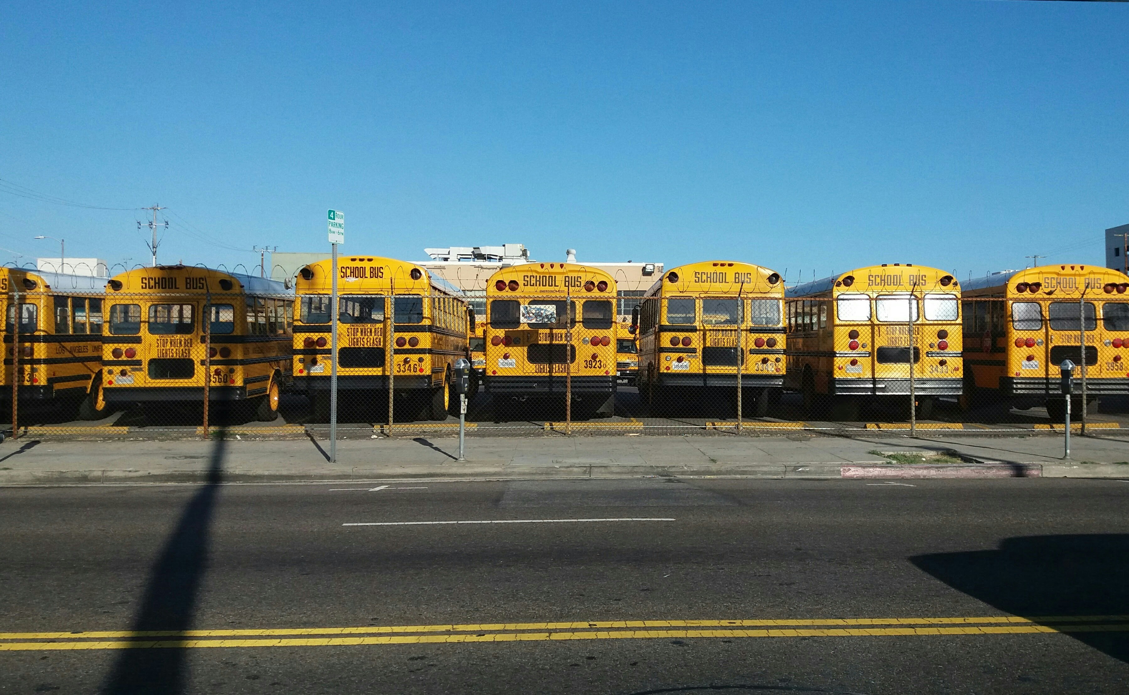 Bus jaune