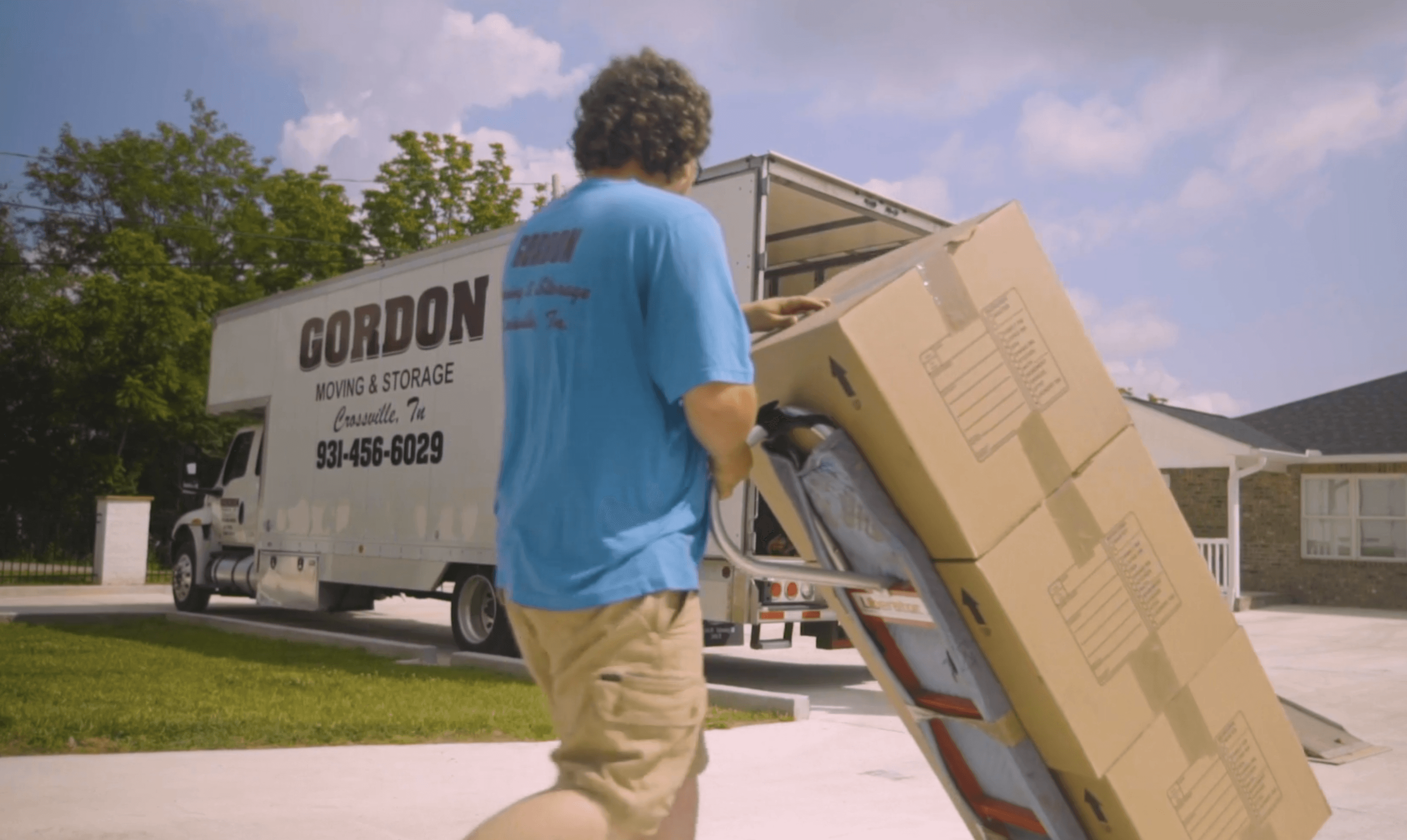 A professional Gordon Moving & Storage mover with happy customers
