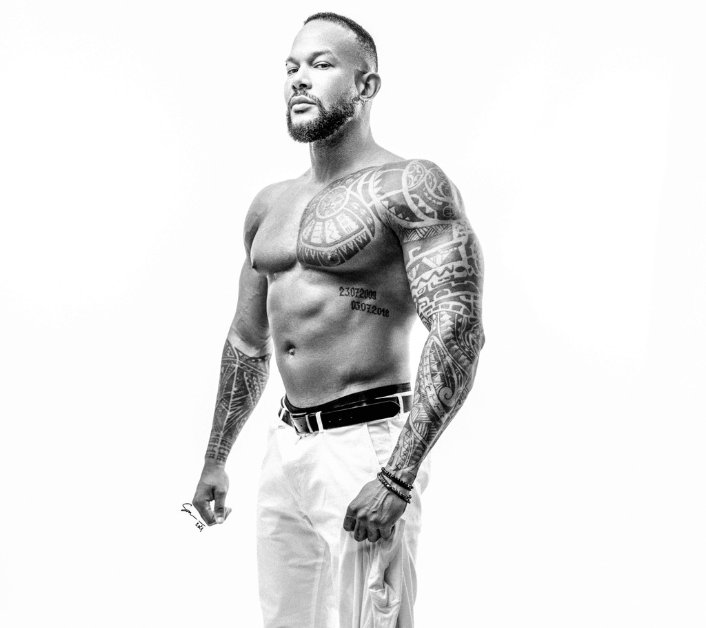 Album photo de luxe — French wedding photographer Paris — luxury wedding book France — Maison Elion — relique photographique rare — fragment intemporel — rituel artistique — photographe mariage haut de gamme — Seine-et-Marne 77 — album mariage bespoke sur mesure — timeless photography France — image symbolique — luxury French wedding photography