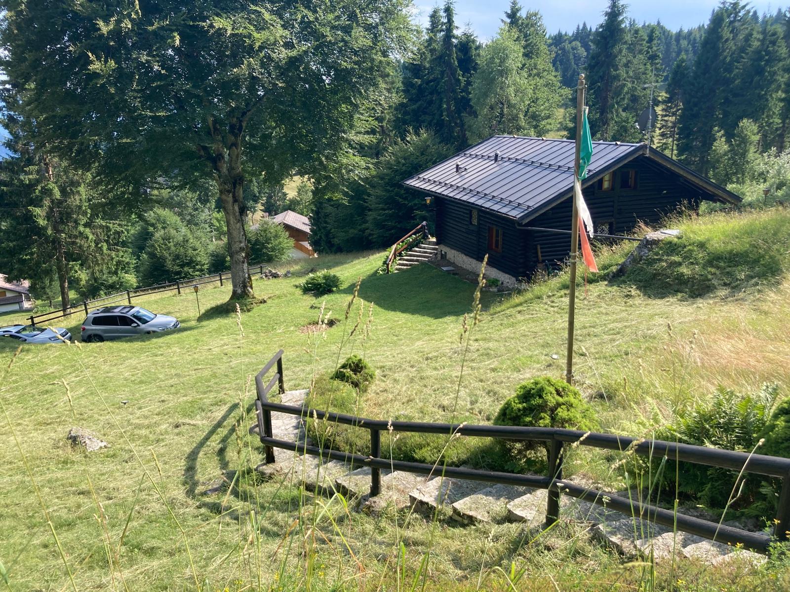 externer Schuppen für Sauna, eigener Tennisplatz