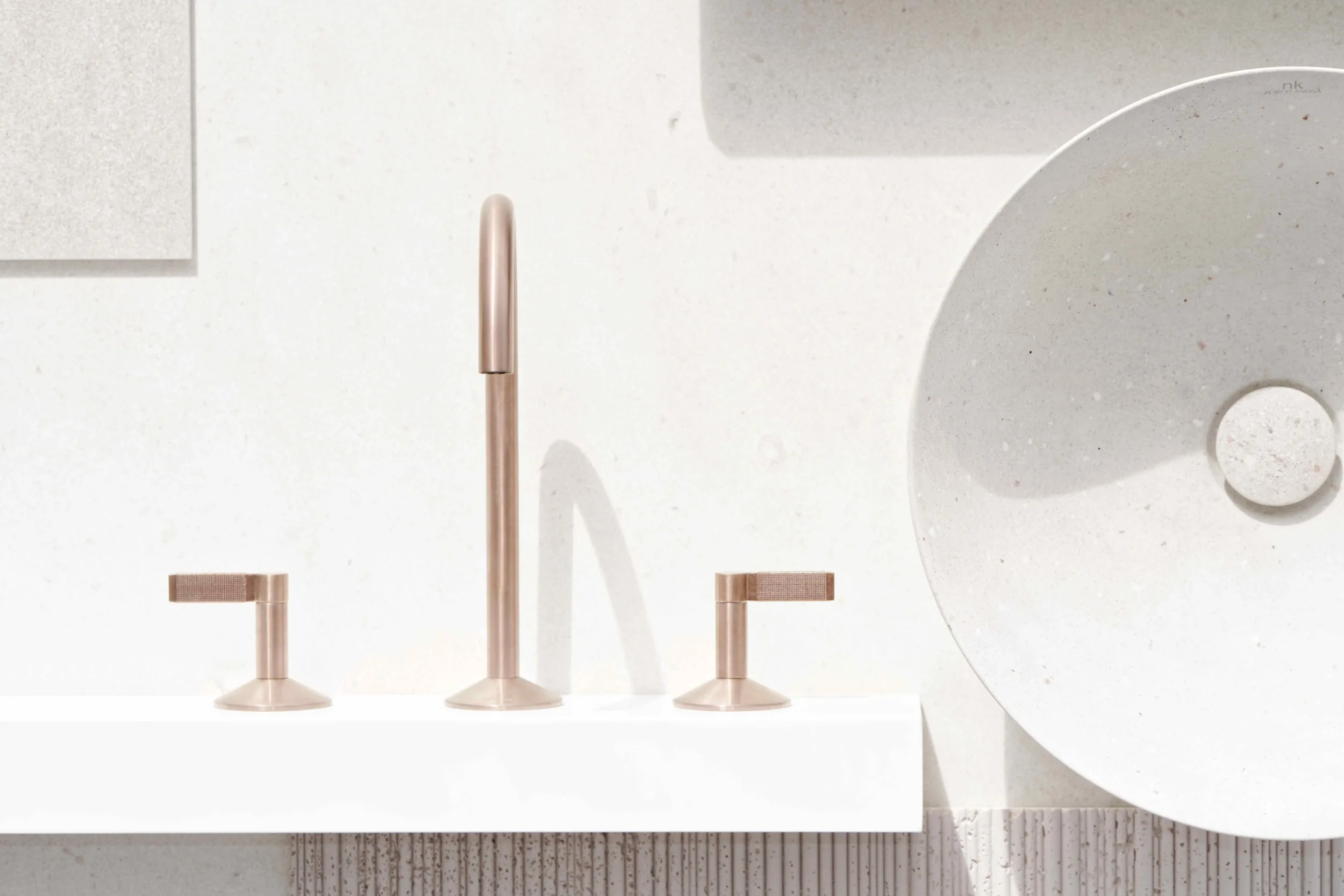 Photographie minimaliste et sobre mettant en valeur la qualité des matériaux développés par Porcelanosa