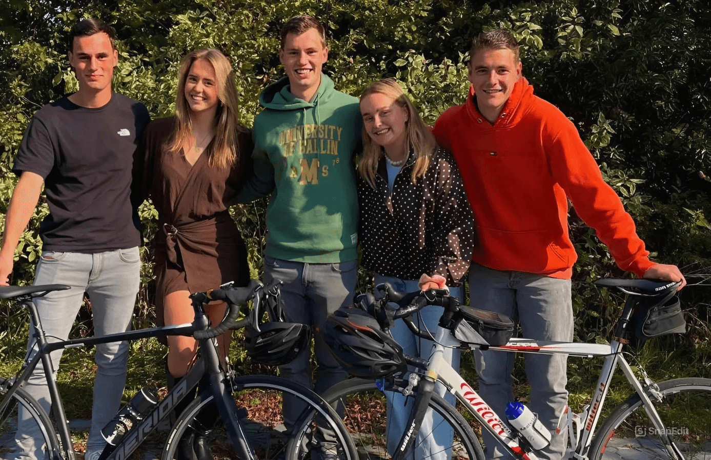 Vrijwilliger met kratje