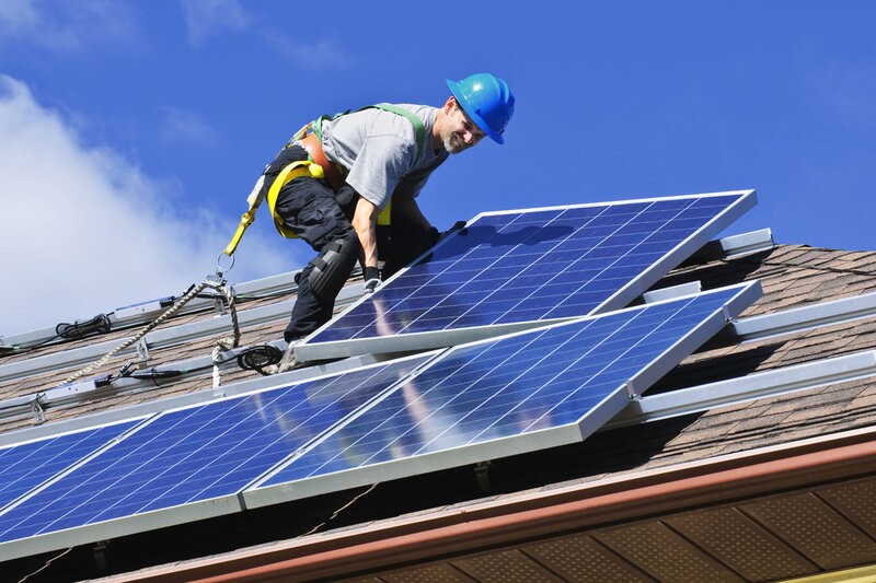 Photovoltaik Installation mit Stromspeicher in Achern – Bauenergie GmbH