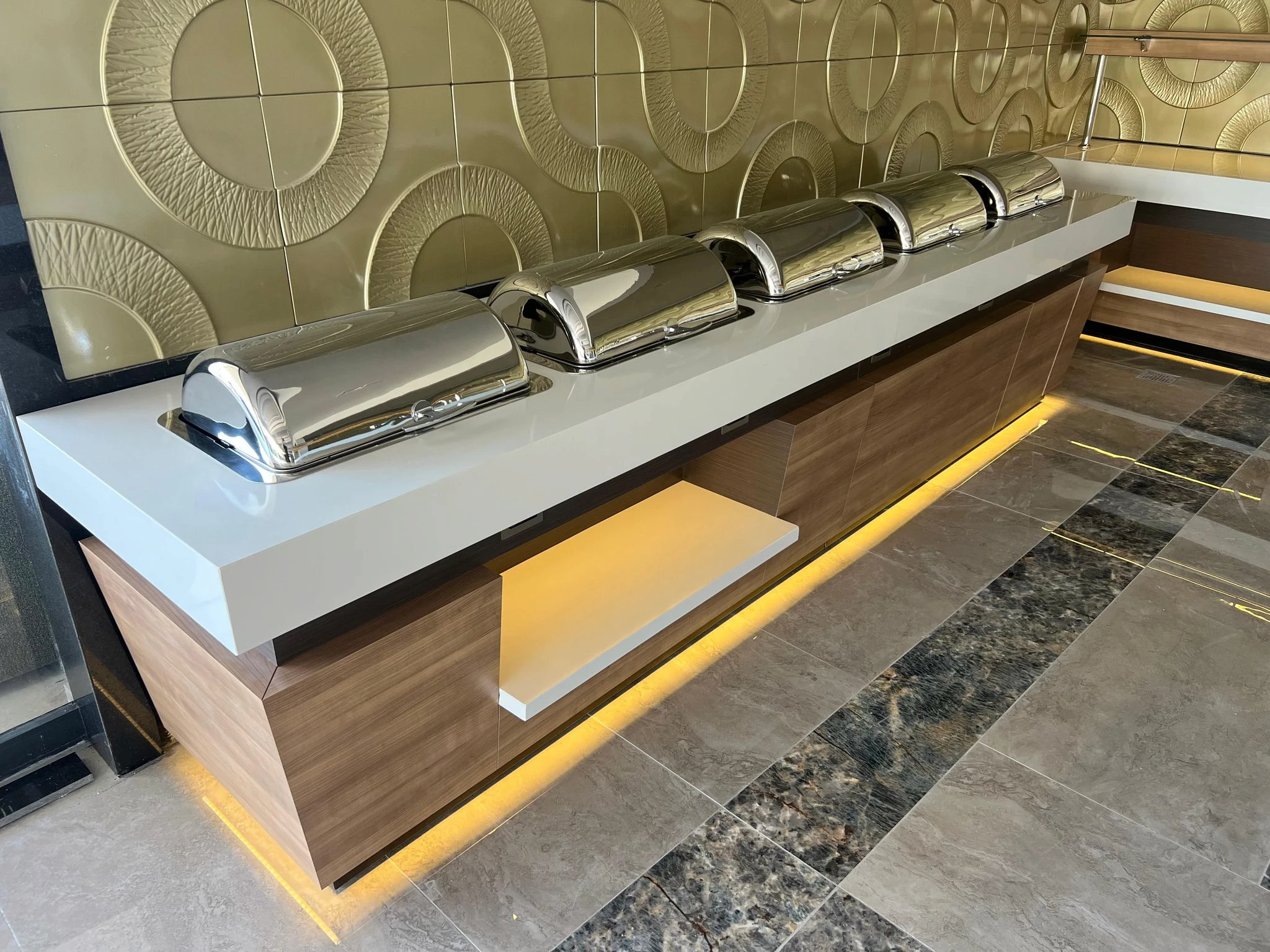 Restoran ve açık büfe alanları için hijyenik ve estetik 3D beton duvar kaplama çözümleri