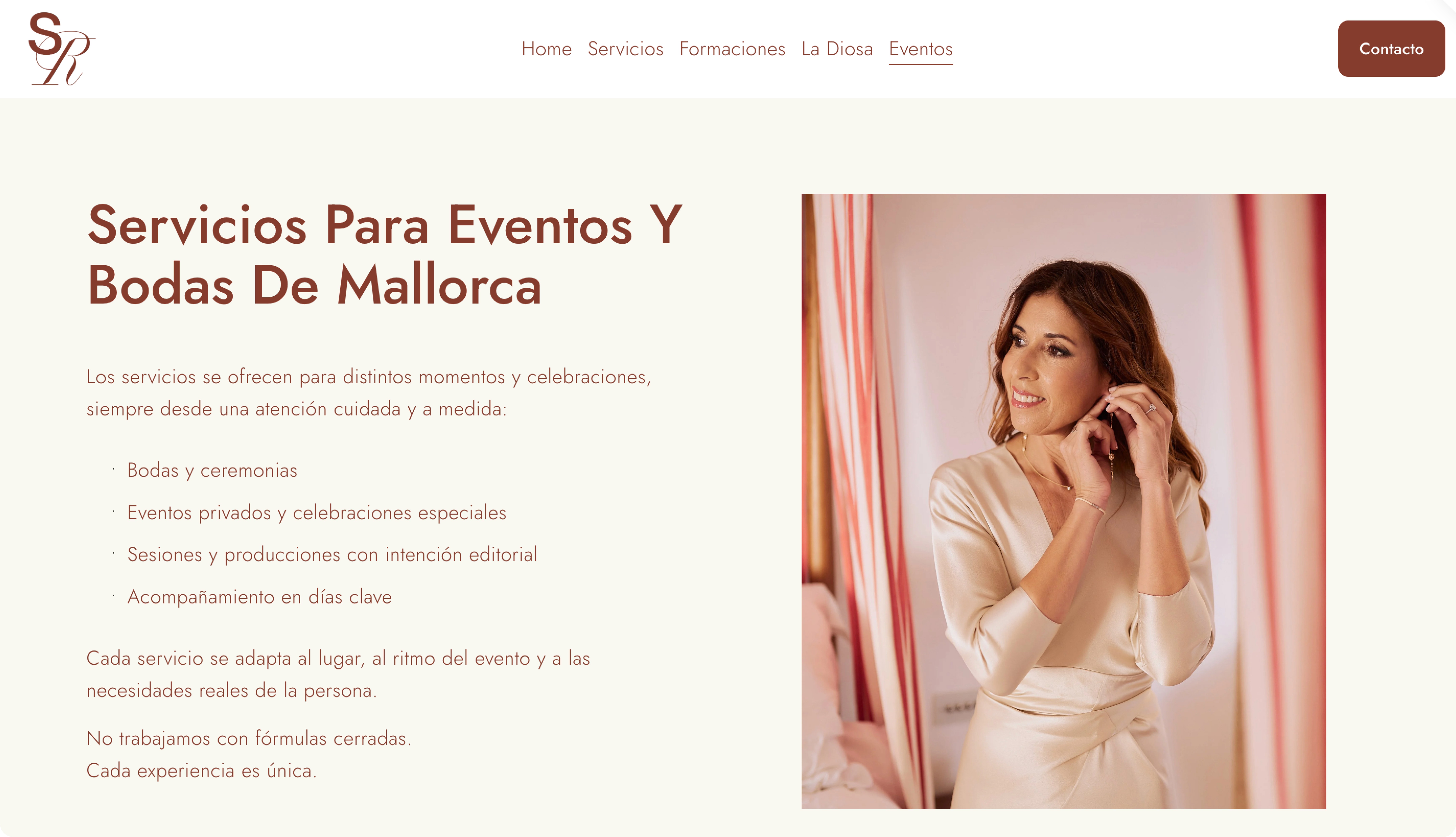 Screenshot of the "Servicios Para Eventos Y Bodas De Mallorca" page, showing a description of personalised hair and makeup services for weddings, private events, editorial shoots, and key moments, alongside a photo of a woman getting ready in elegant attire.