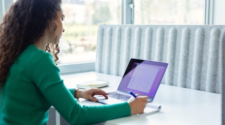 therapist using practice management software in her small mental health practice