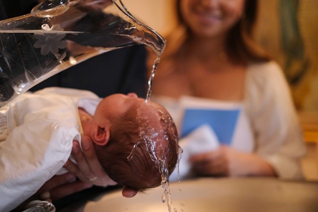 Un baptême d'enfant