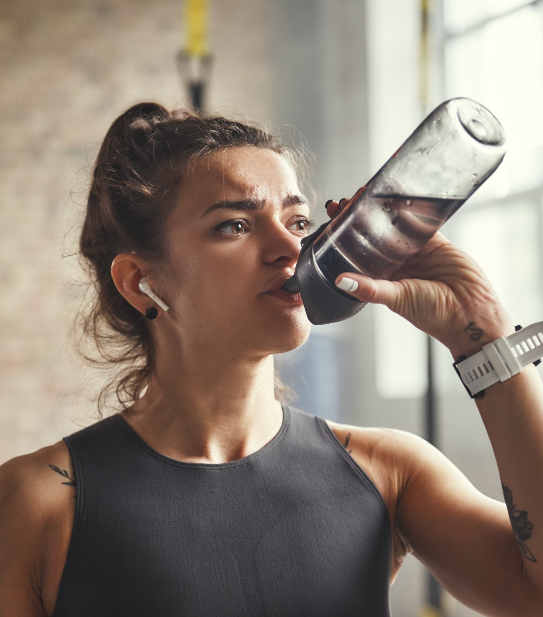 Athletic woman drinking flavoured water after workout, representing Aqua Libra’s active lifestyle audience