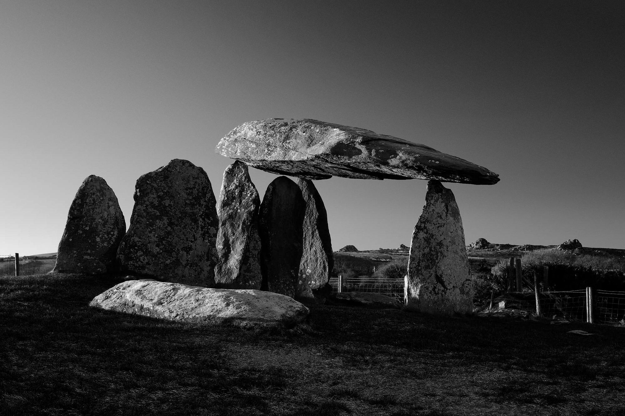 Batch.Works logo over a photo of a box of 3D printed objects