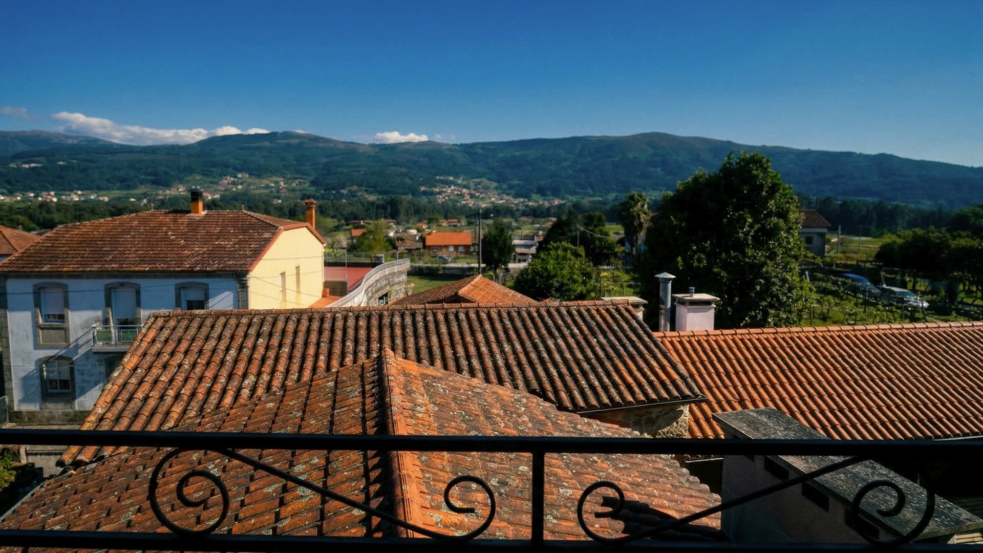 Vistas panorámicas desde Casa Cruceiro hacia el Valle del Río Miño y Arbo