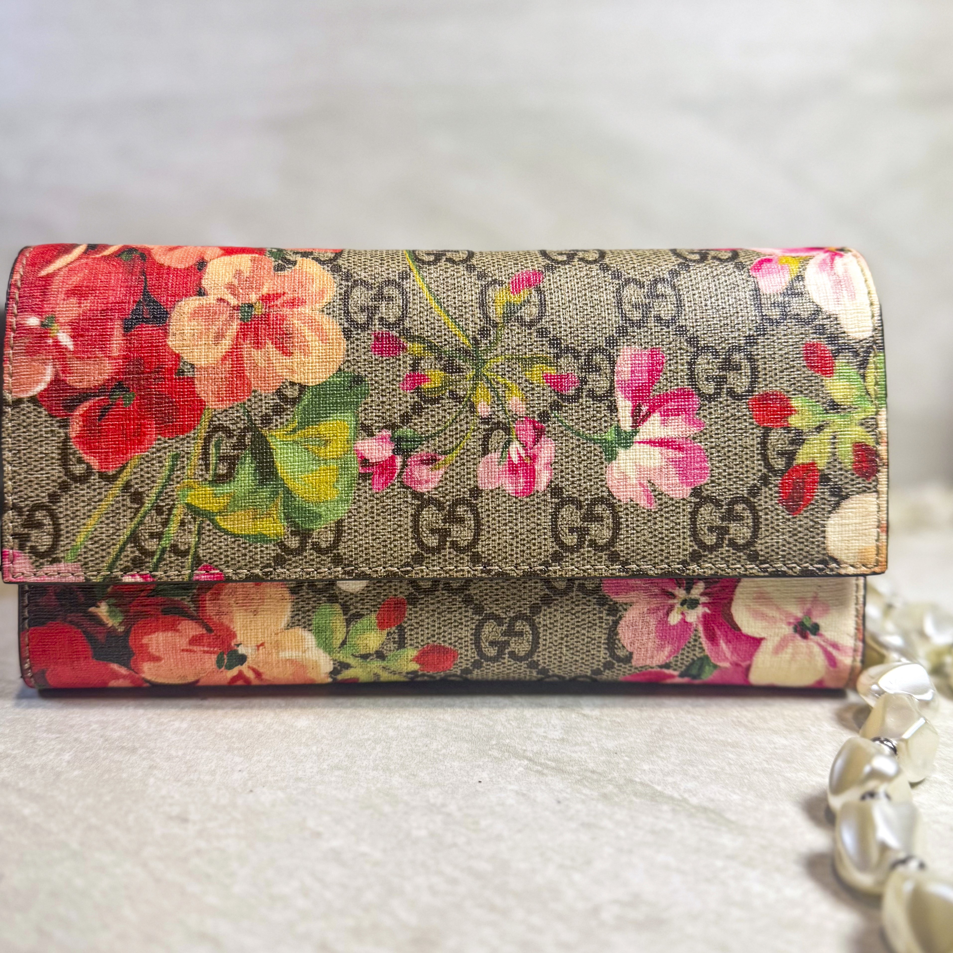 Gucci leather bloom wallet