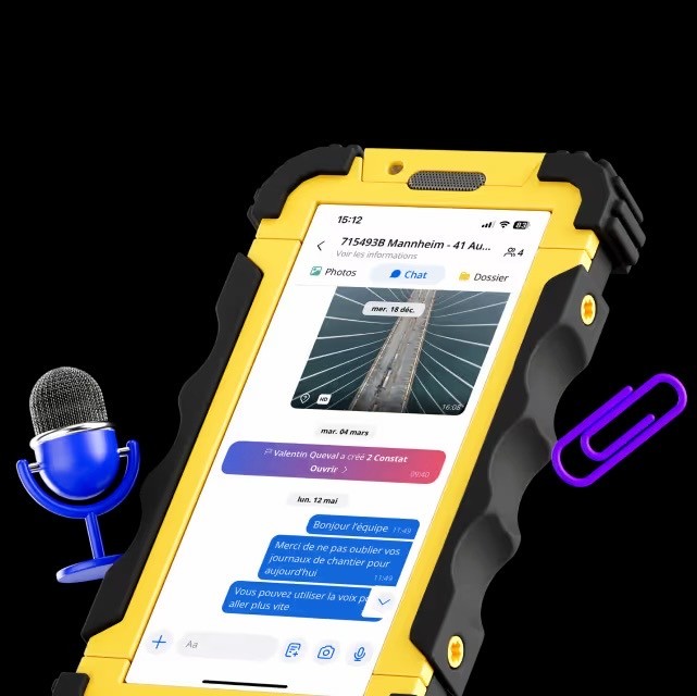Conversation de chantier dans l'application Kraaft sur smartphone, avec photos, constats et messages d'équipe