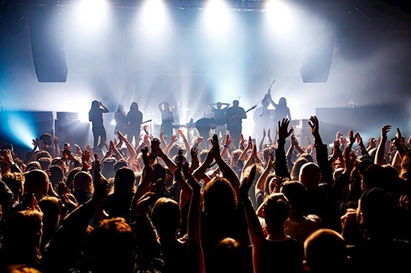 Photo by © Throwing Bricks & Ontaard promo