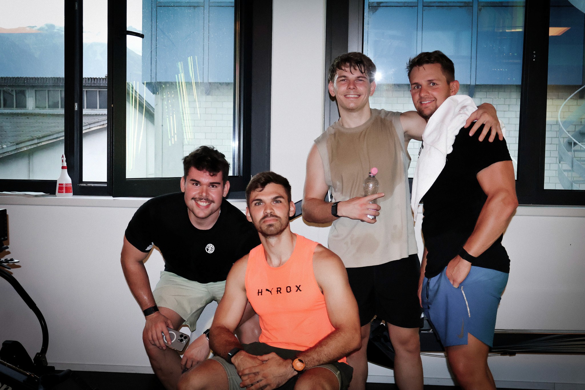 Sportler nach intensivem HYROX-Workout im Gym Buchs