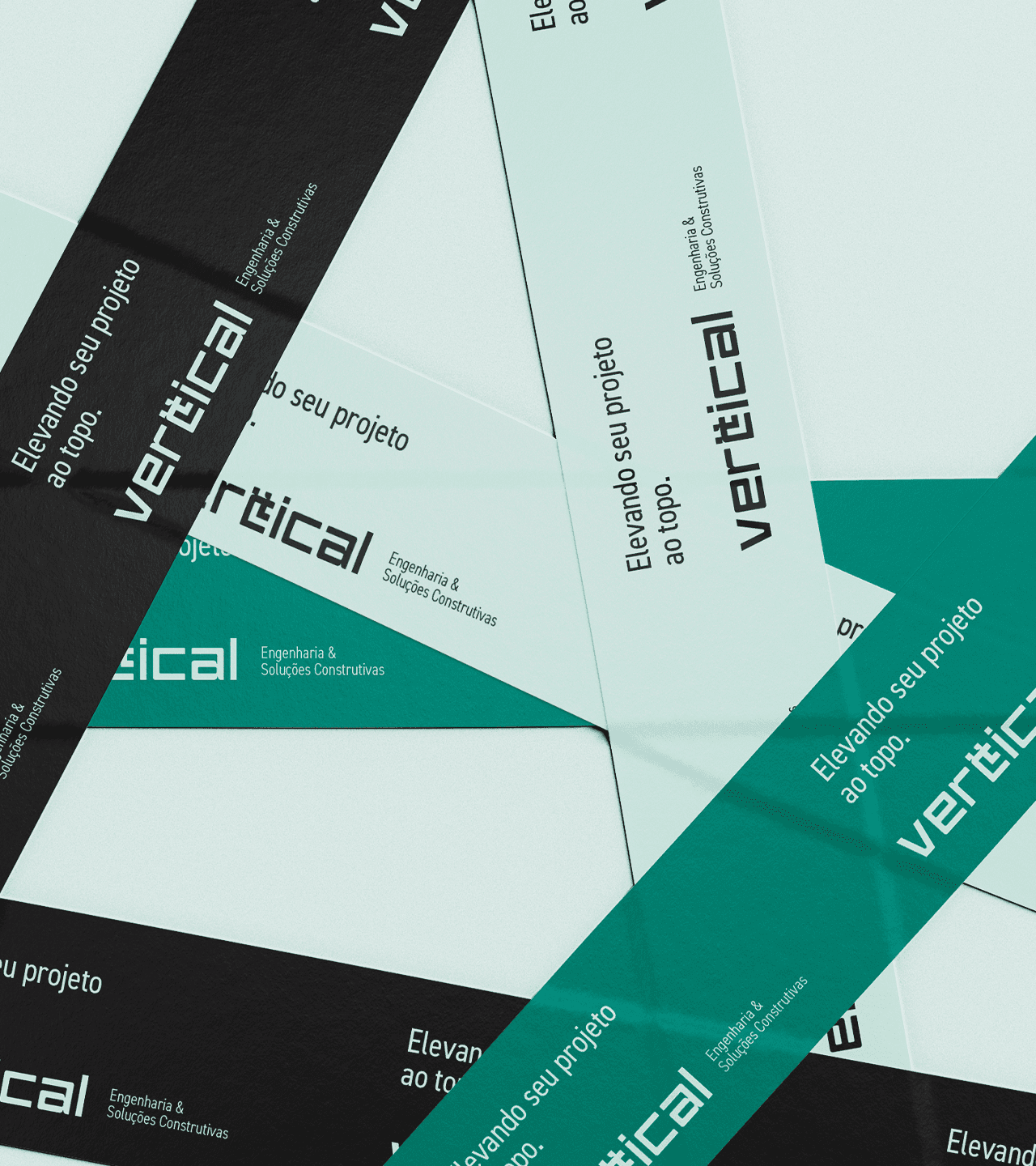 uma marmita de um prato para entrega em um restaurante, a marmita apresenta visuais relativos ao empreendimento Macarrão de Sucesso.