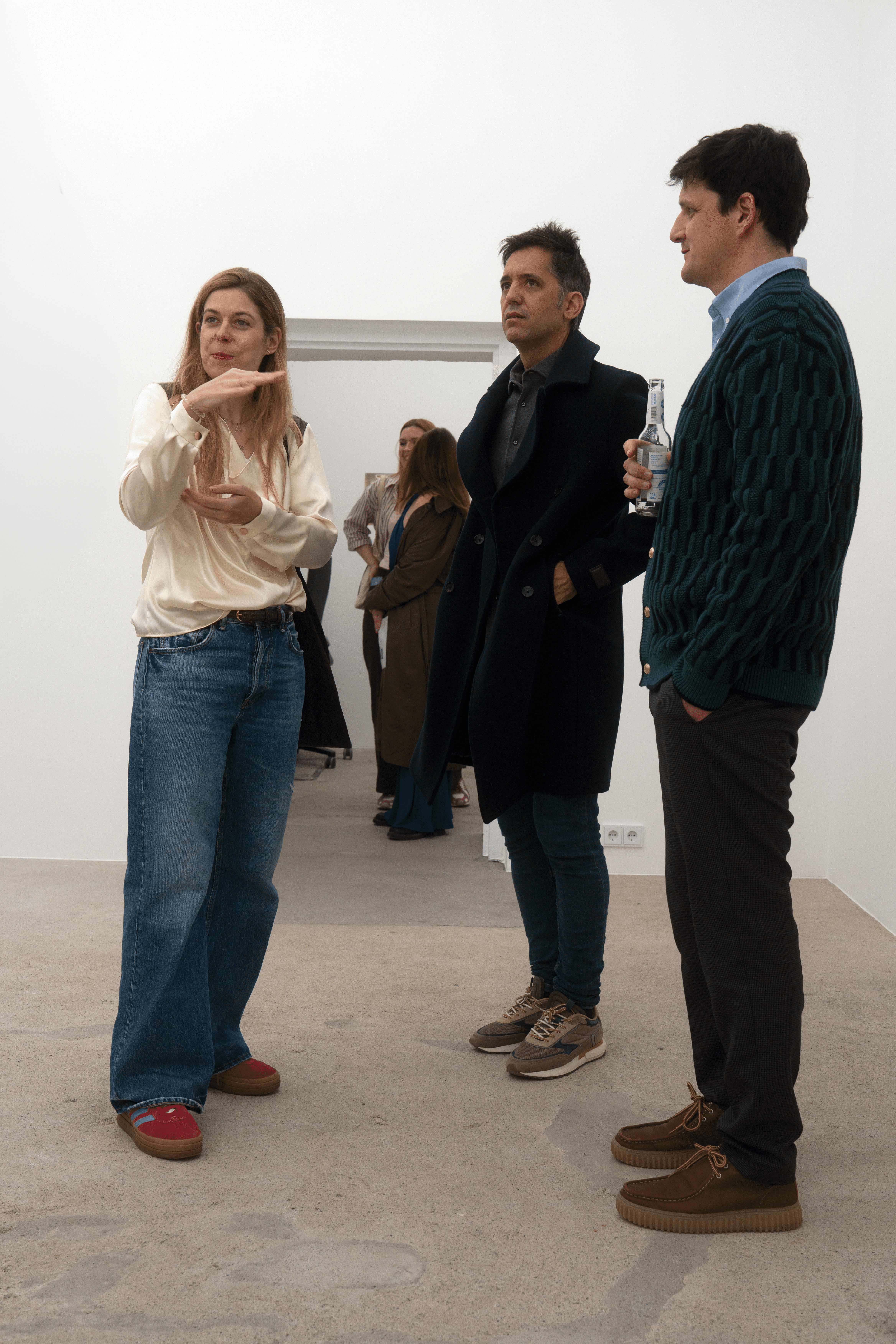 Entrepreneurs engaging in a lively discussion during a Bizz Buzz networking event.