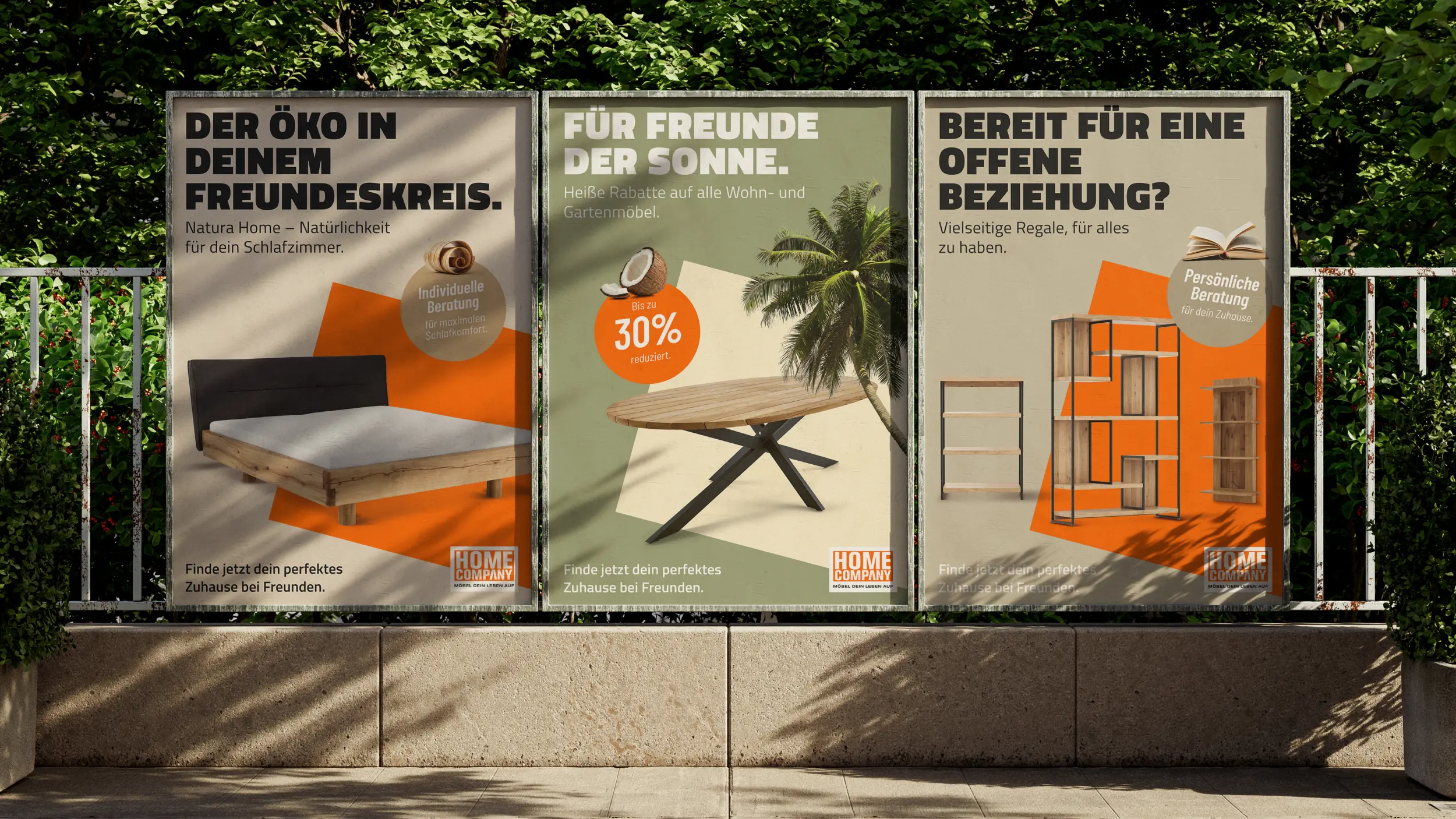 Citylight-Collage mit drei Kampagnen: Natura Home Schlafzimmer, Gartenmöbel-Rabatte und vielseitige Regale