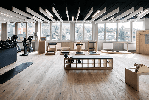 Moderne Trainingsfläche des Körperwerk Fitnessstudios in Weingarten