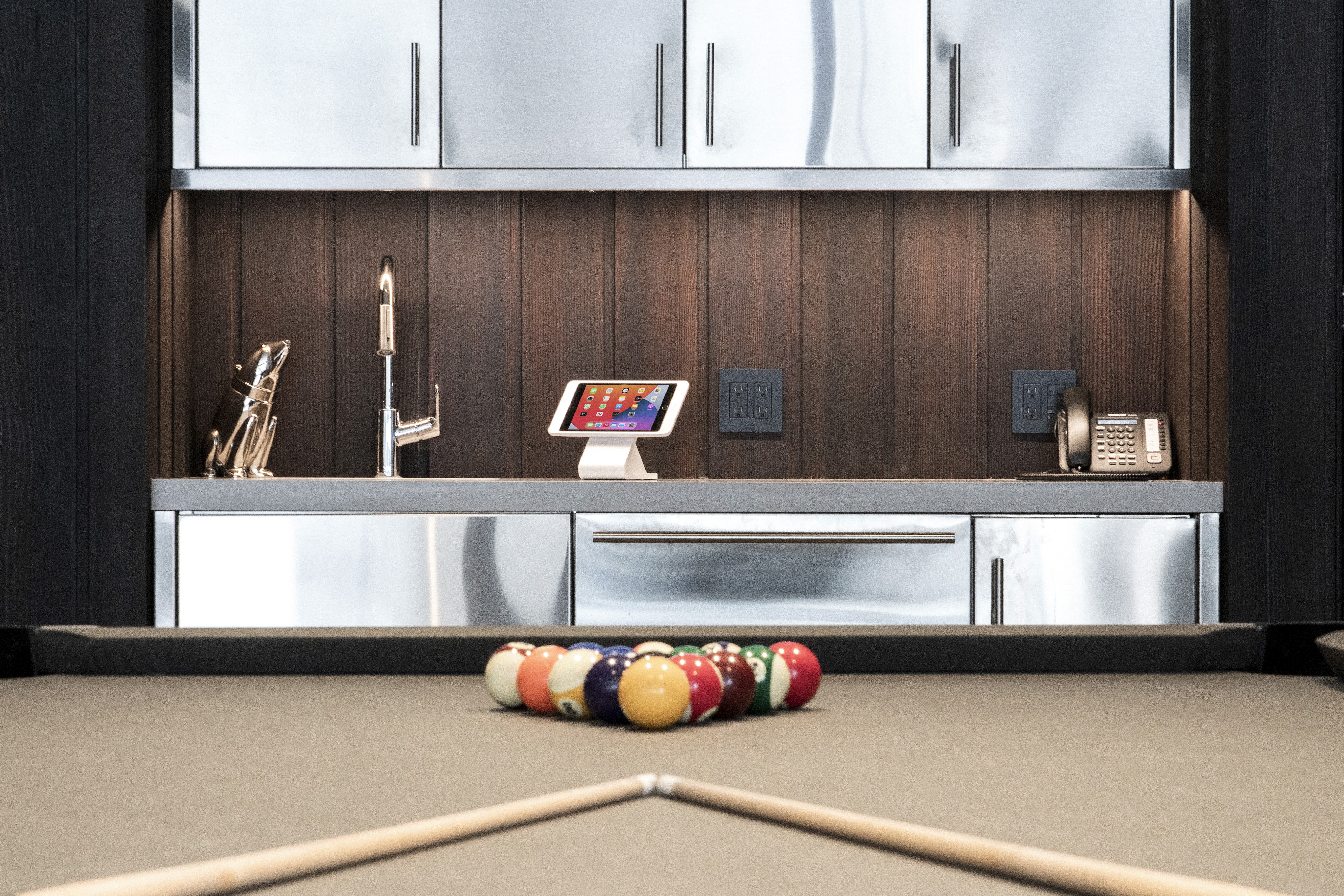 iPort surface mount and tabletop bases for flexible iPad and tablet positioning as mobile control interfaces in British Columbia