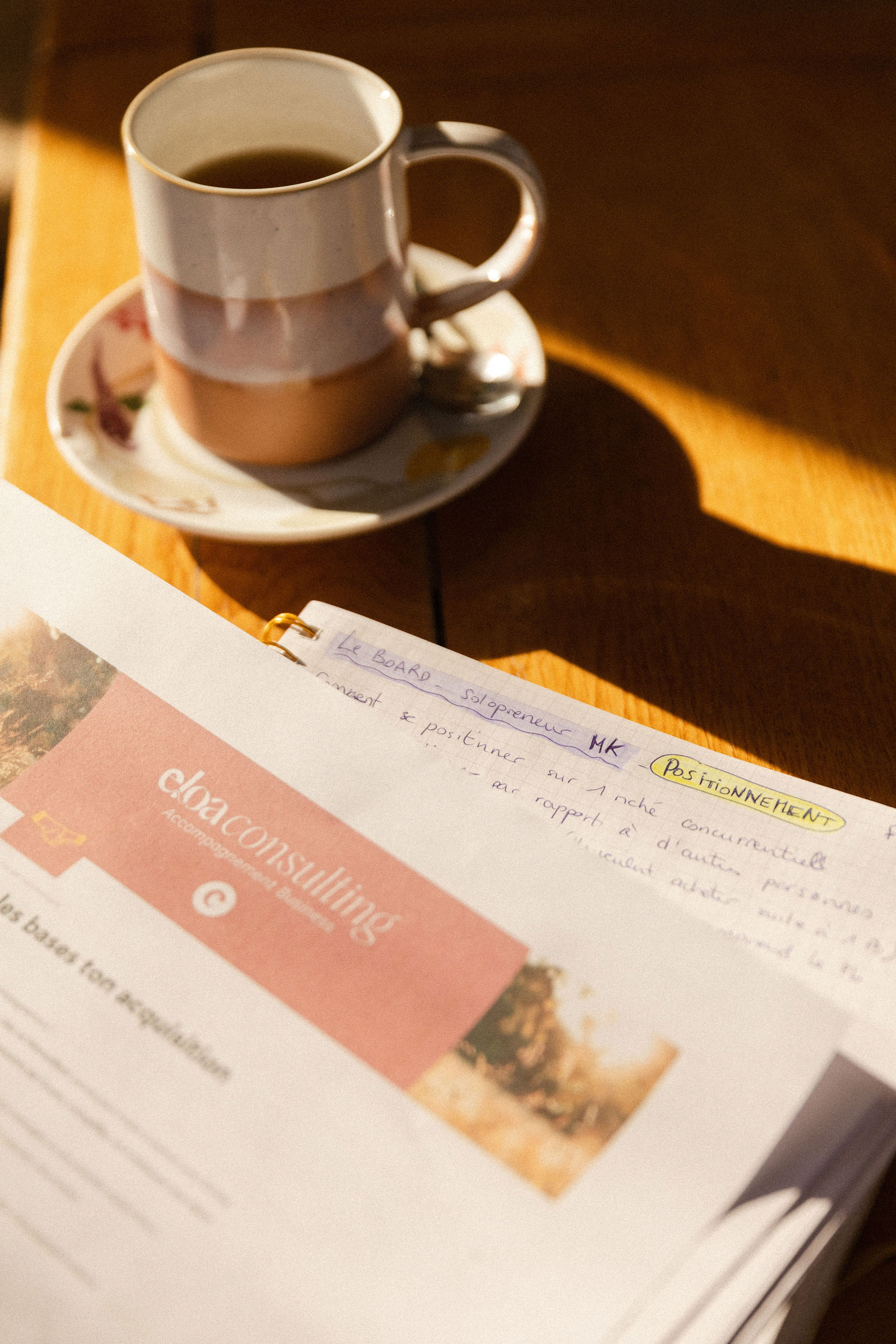 Carnet de travail illustrant la structuration d’une offre pour entrepreneures à Biarritz