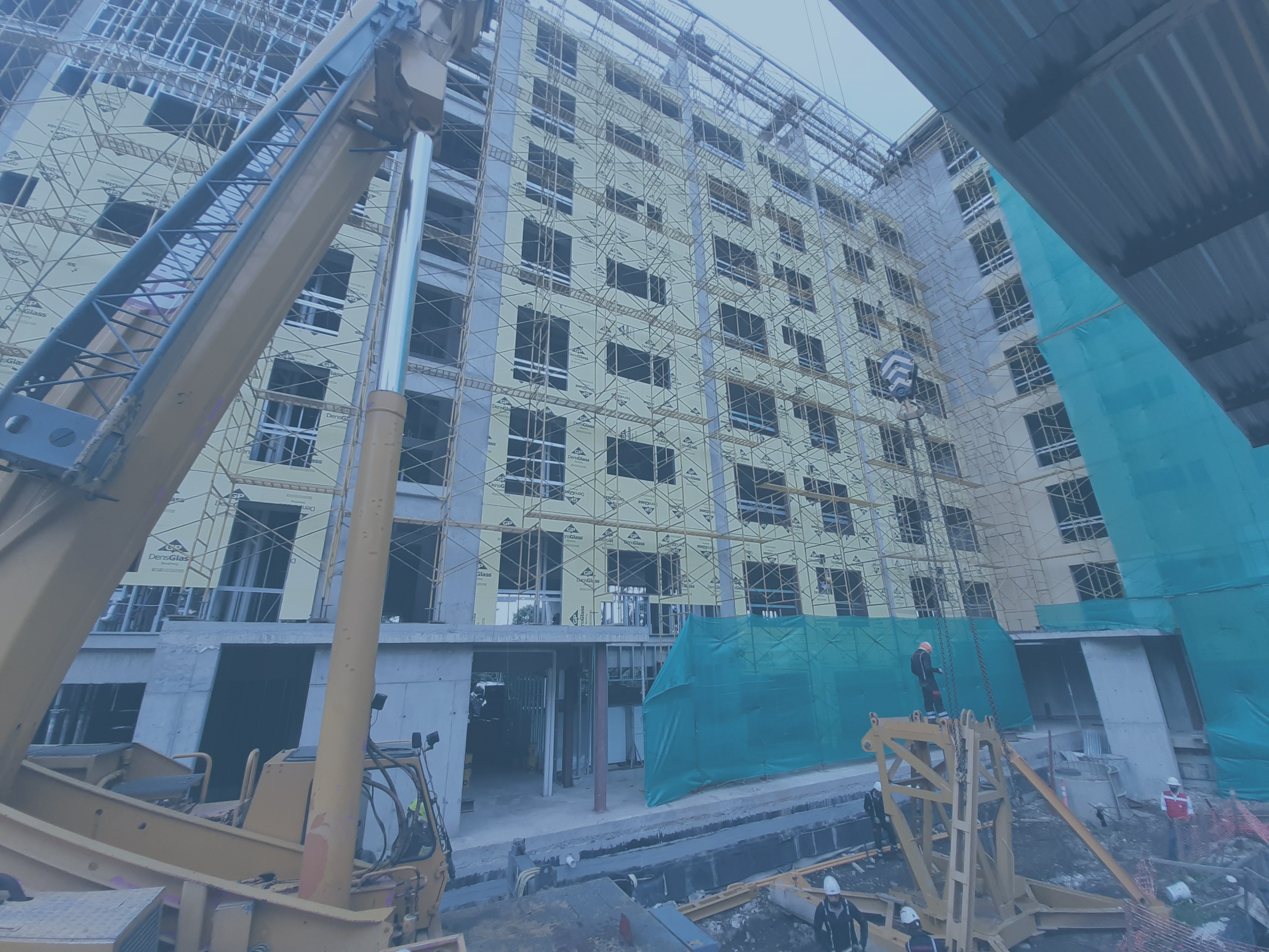 Proyectos de construcción de Barmo en Costa Rica con andamios y puntales