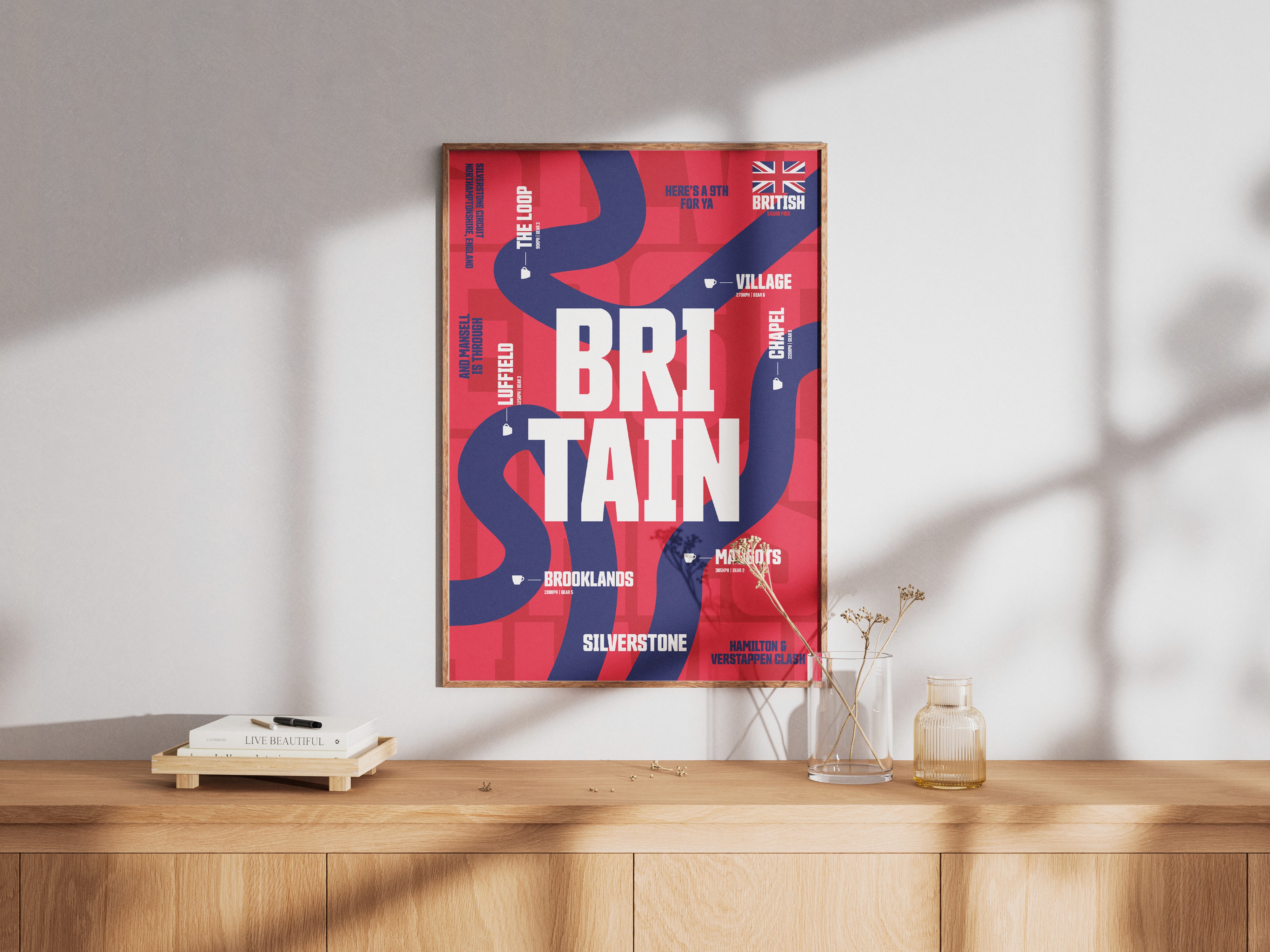 Partial view of a black smartphone screen against a purple gradient backdrop, displaying the “Circular” app icon (rounded square with a purple-pink pill logo) next to the Mail app icon, with the time reading 9:41.