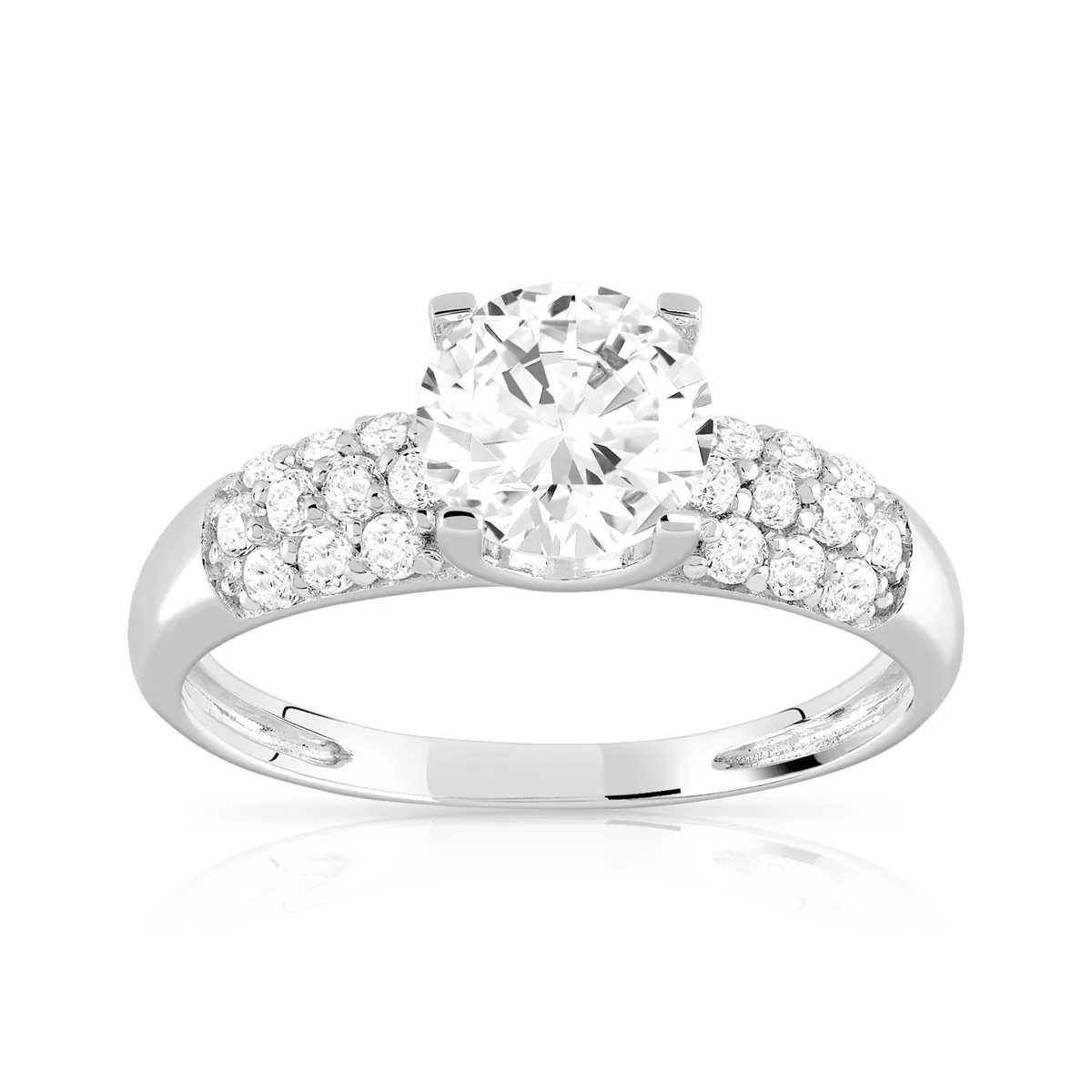 Bague en or blanc 375 sertie de oxydes de zirconium